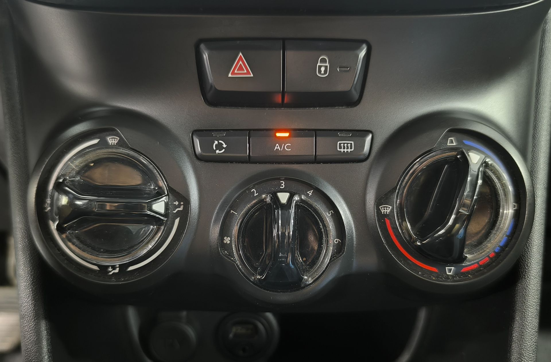 Peugeot 208 PureTech Signature - foto 26