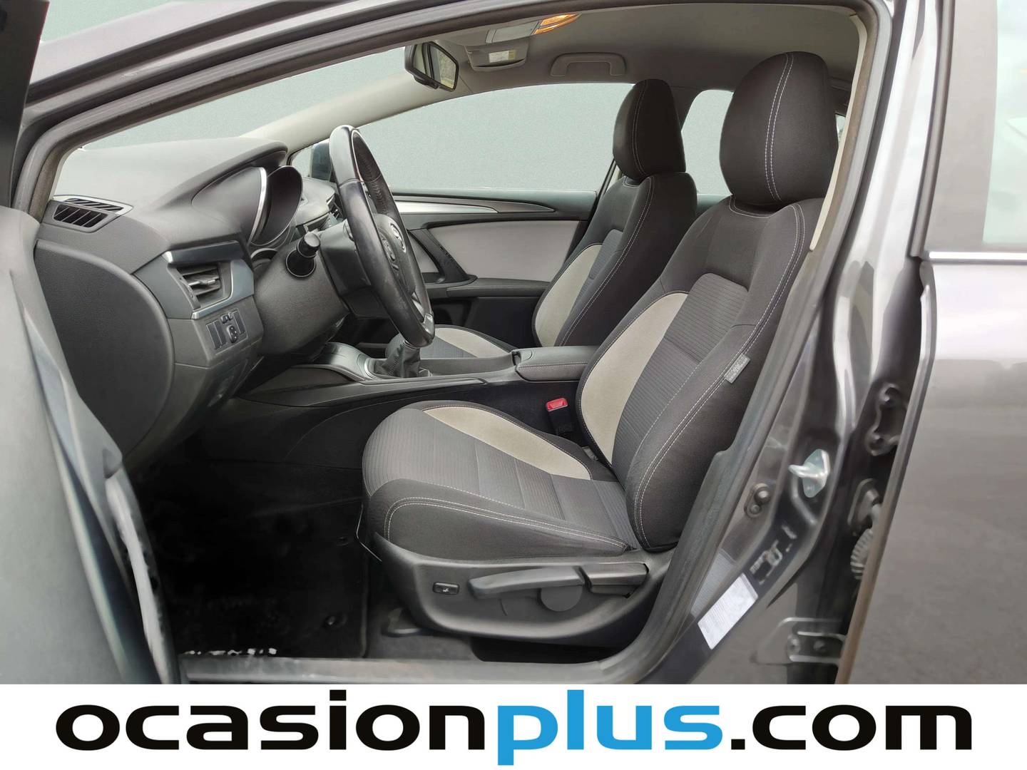 Foto asientos delanteros Toyota Avensis Toyota Avensis 1.8 140 Advance (147 CV)