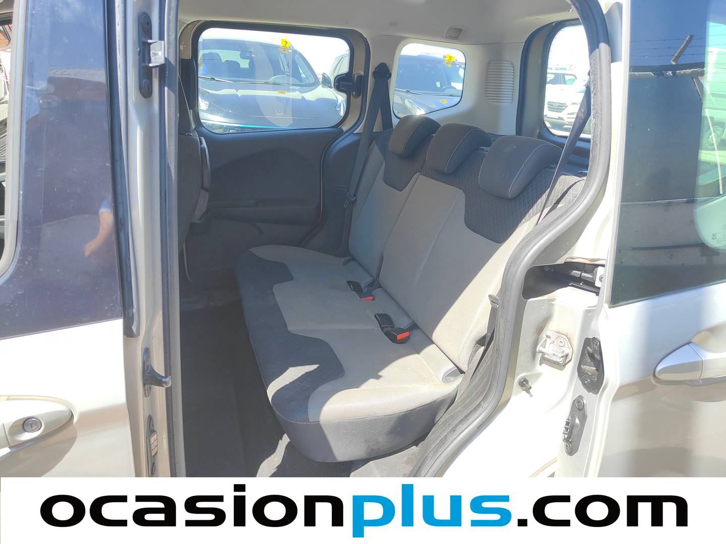 Foto asientos traseros Ford Tourneo Courier Ford Tourneo Courier 1.5 TDCi Trend (75 CV)