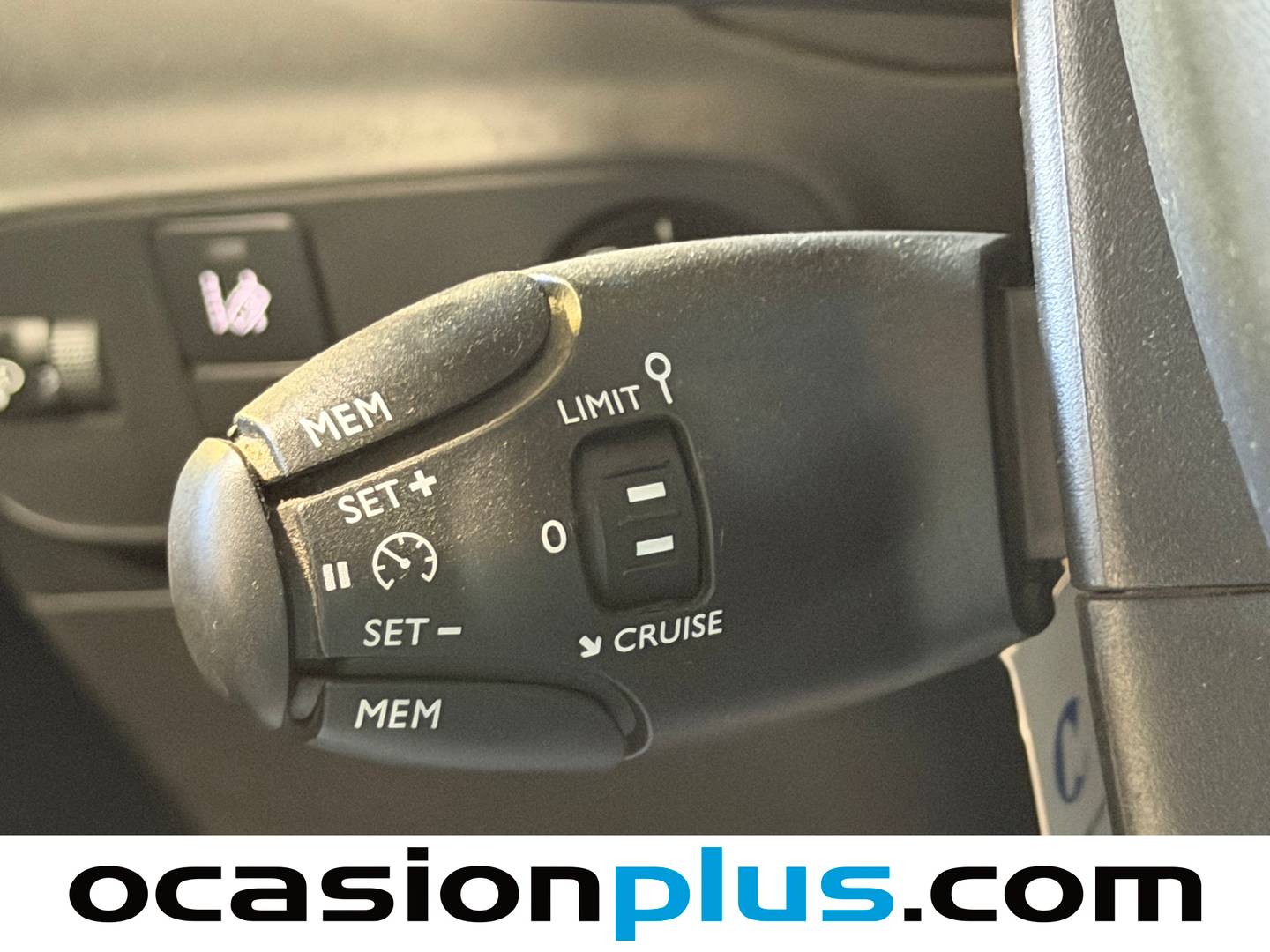 Equipamiento del Citroën C3 Citroën C3 BlueHDi 100 S&S Live Pack (100 CV)