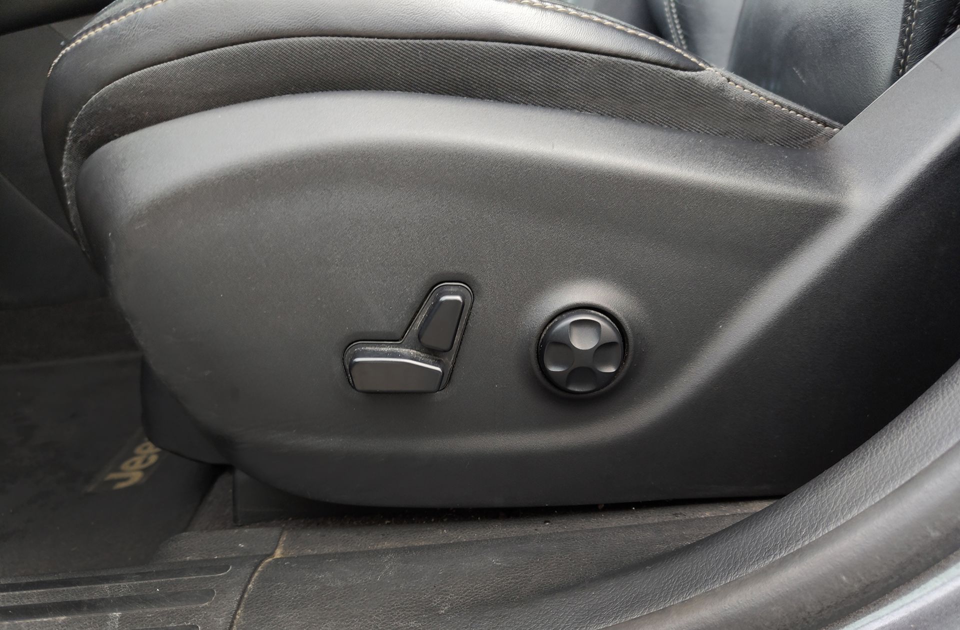 Jeep Cherokee 2.0 CRD Longitude 4x2 - foto 8