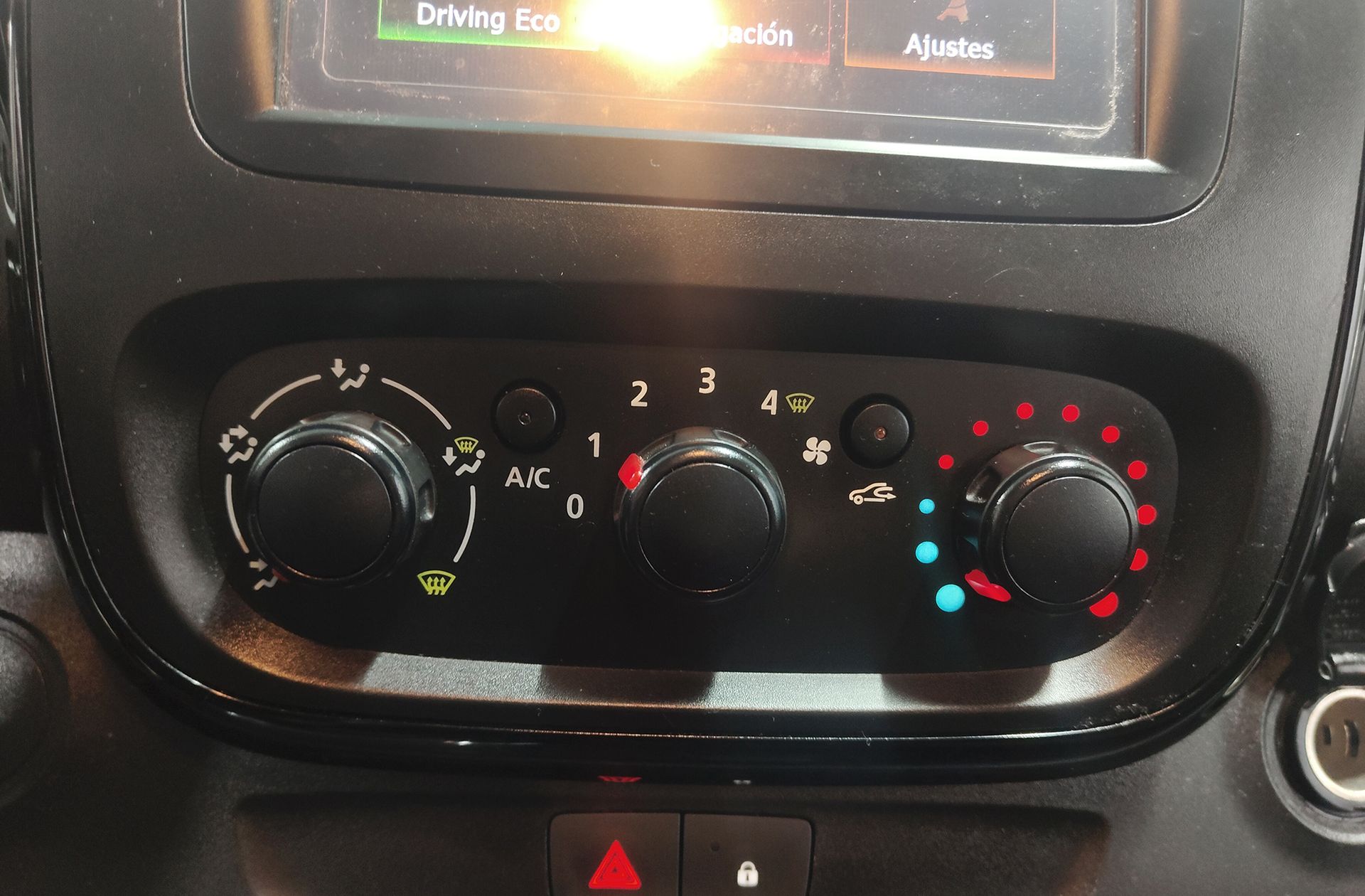 Opel Vivaro Combi 1.6 CDTI L2 2.9t Plus-6 - foto 36