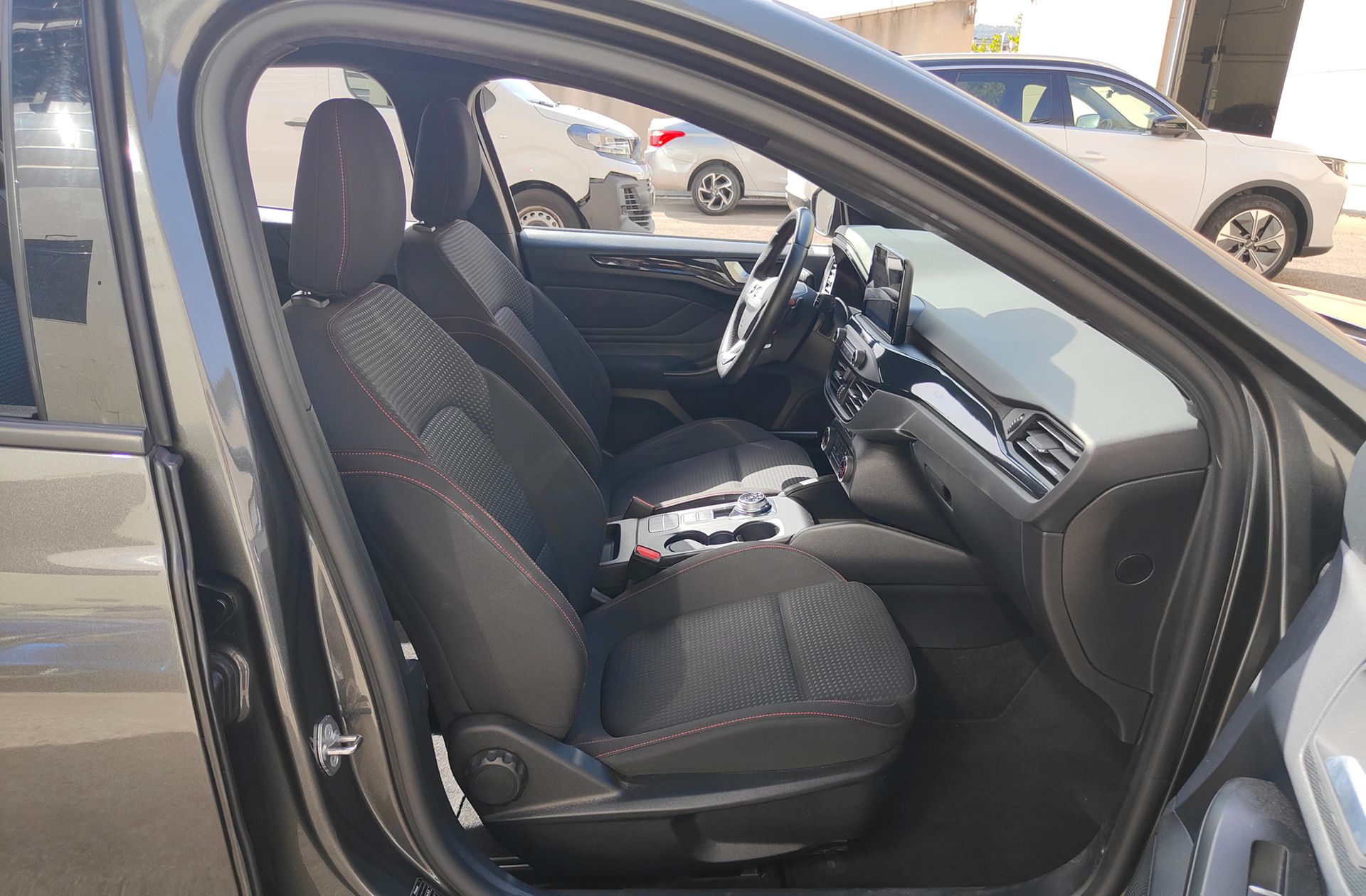 Ford Focus 1.0 EcoBoost ST-Line - foto 18