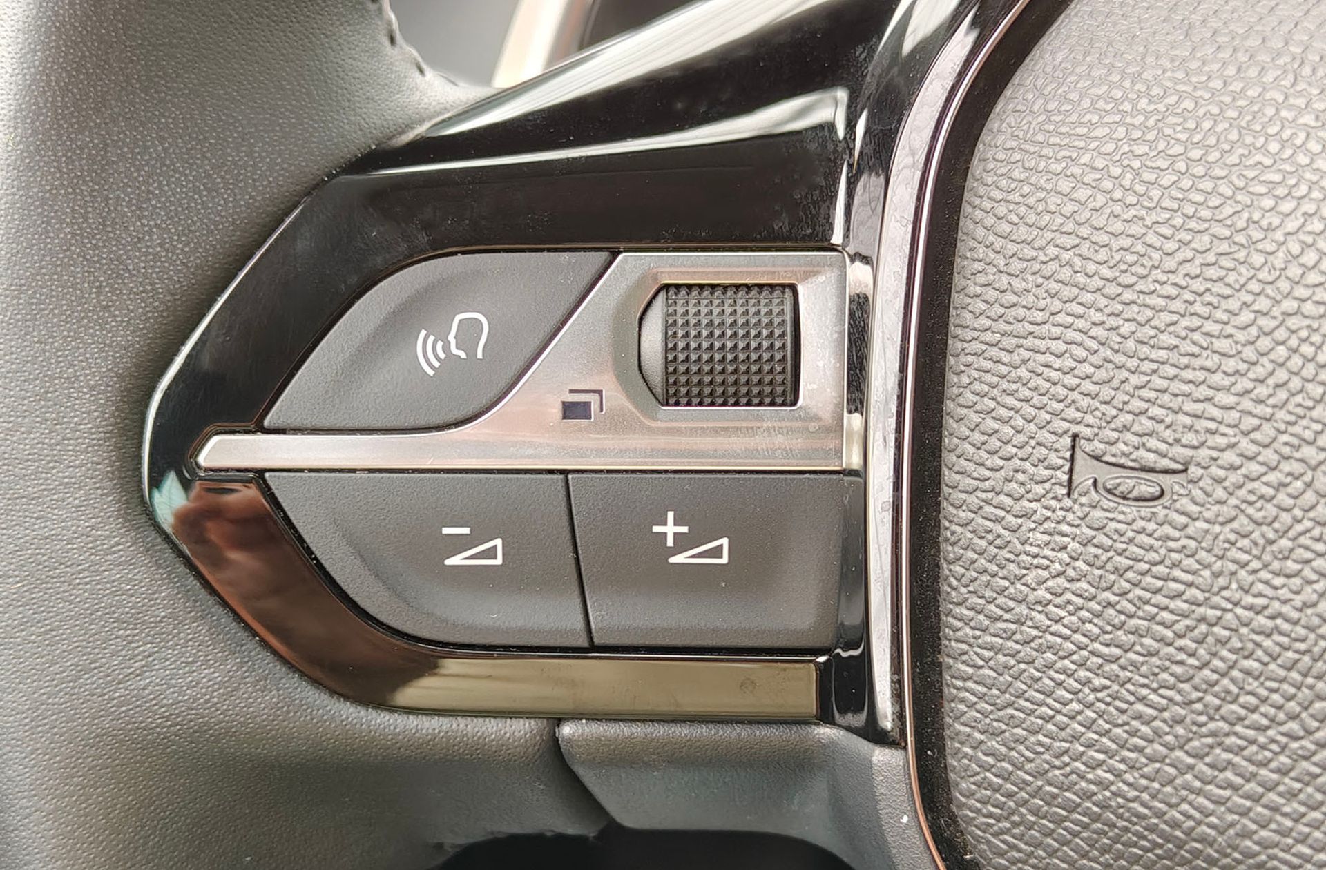 Peugeot 208 Style Hybrid 110 eDCS6 - foto 23