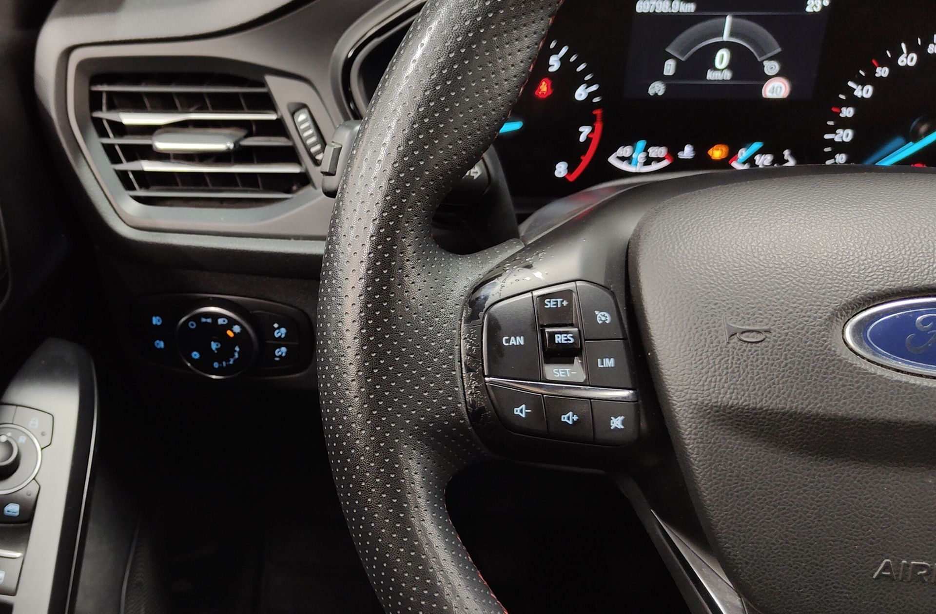 Ford Focus 1.0 EcoBoost MHEV ST-Line - foto 28