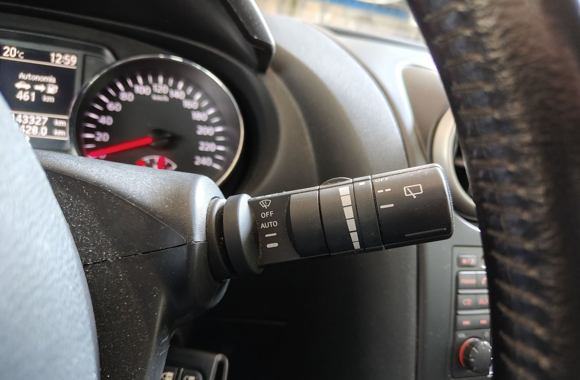 Nissan Qashqai 2.0 dCi Tekna Sport 4x2 - foto 27