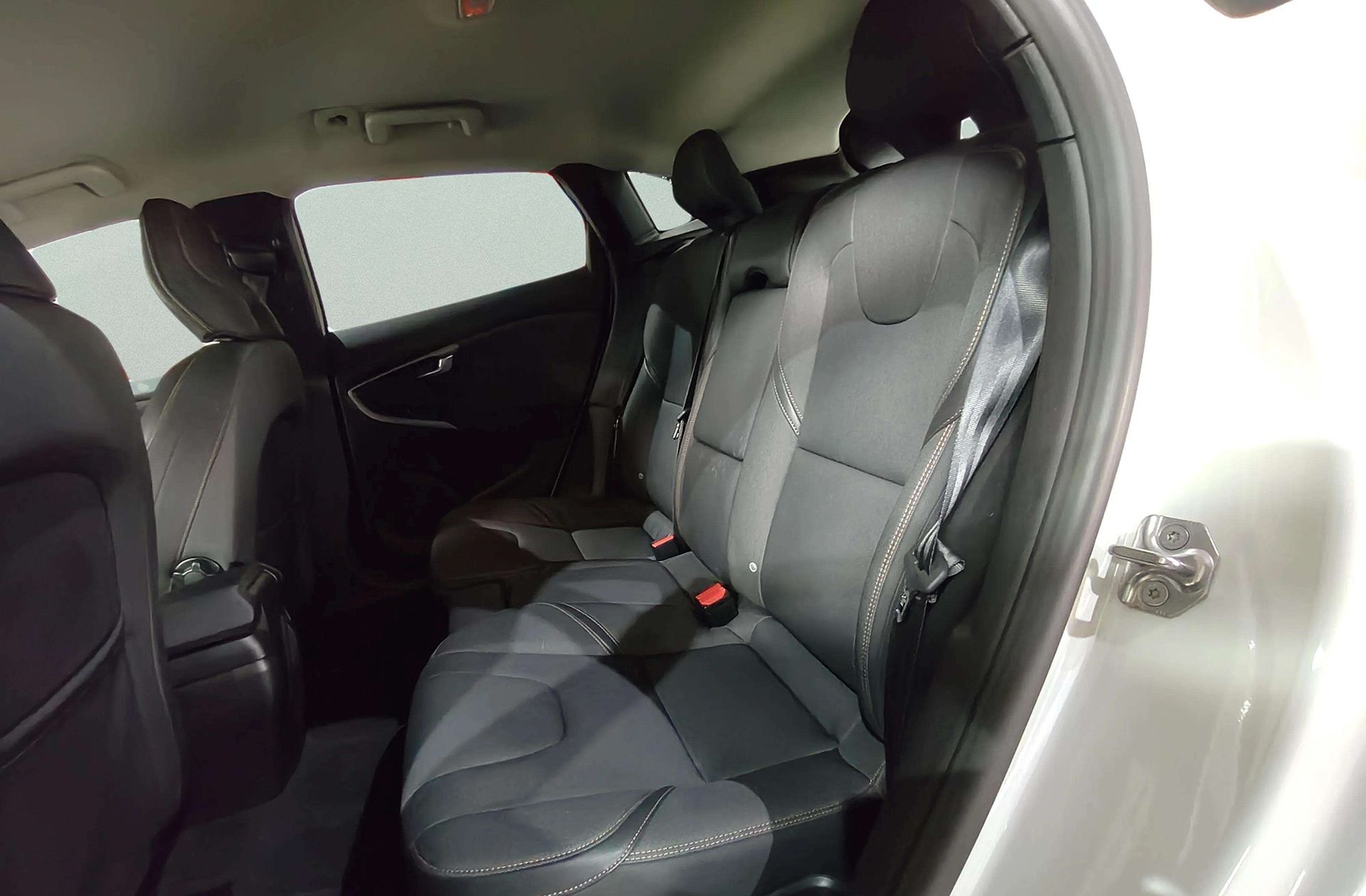 Volvo V40 D2 Cross Country - foto 12