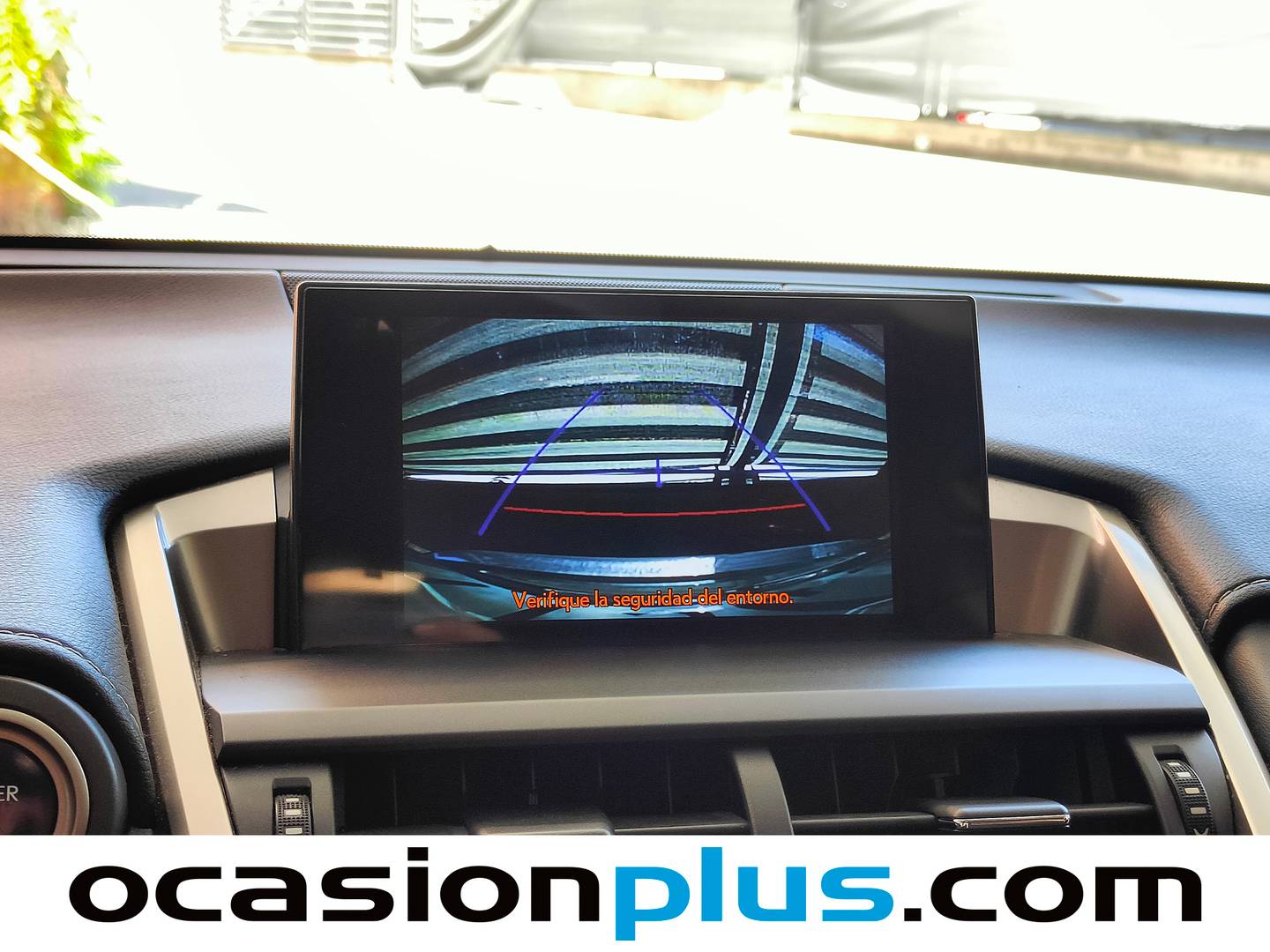 Extras y acabados del Lexus NX Lexus NX 300h Corporate 2WD (197 CV)