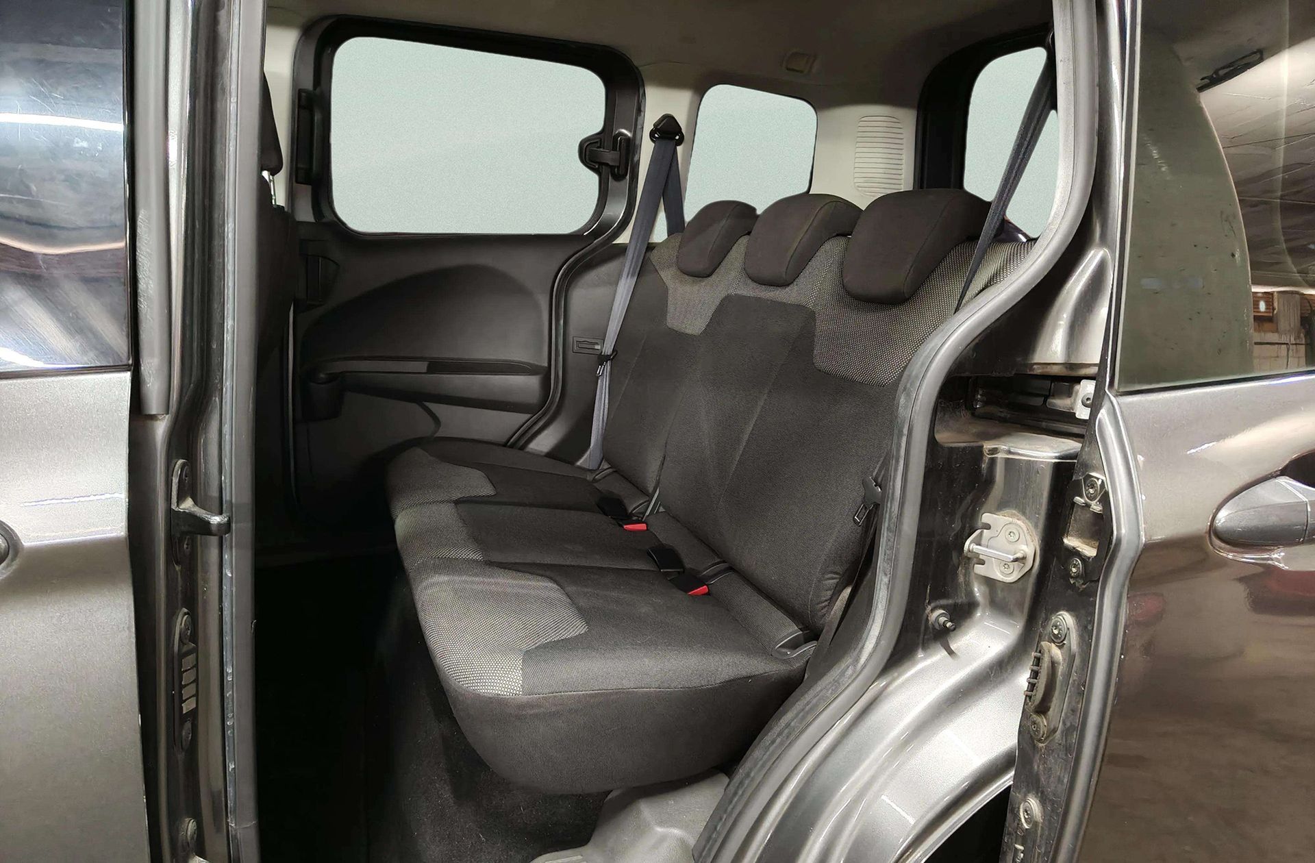 Ford Tourneo Courier 1.5 TDCi Ambiente - foto 9