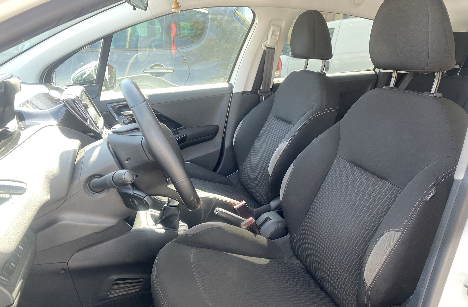 Peugeot 208 1.2L PureTech Style - foto 9