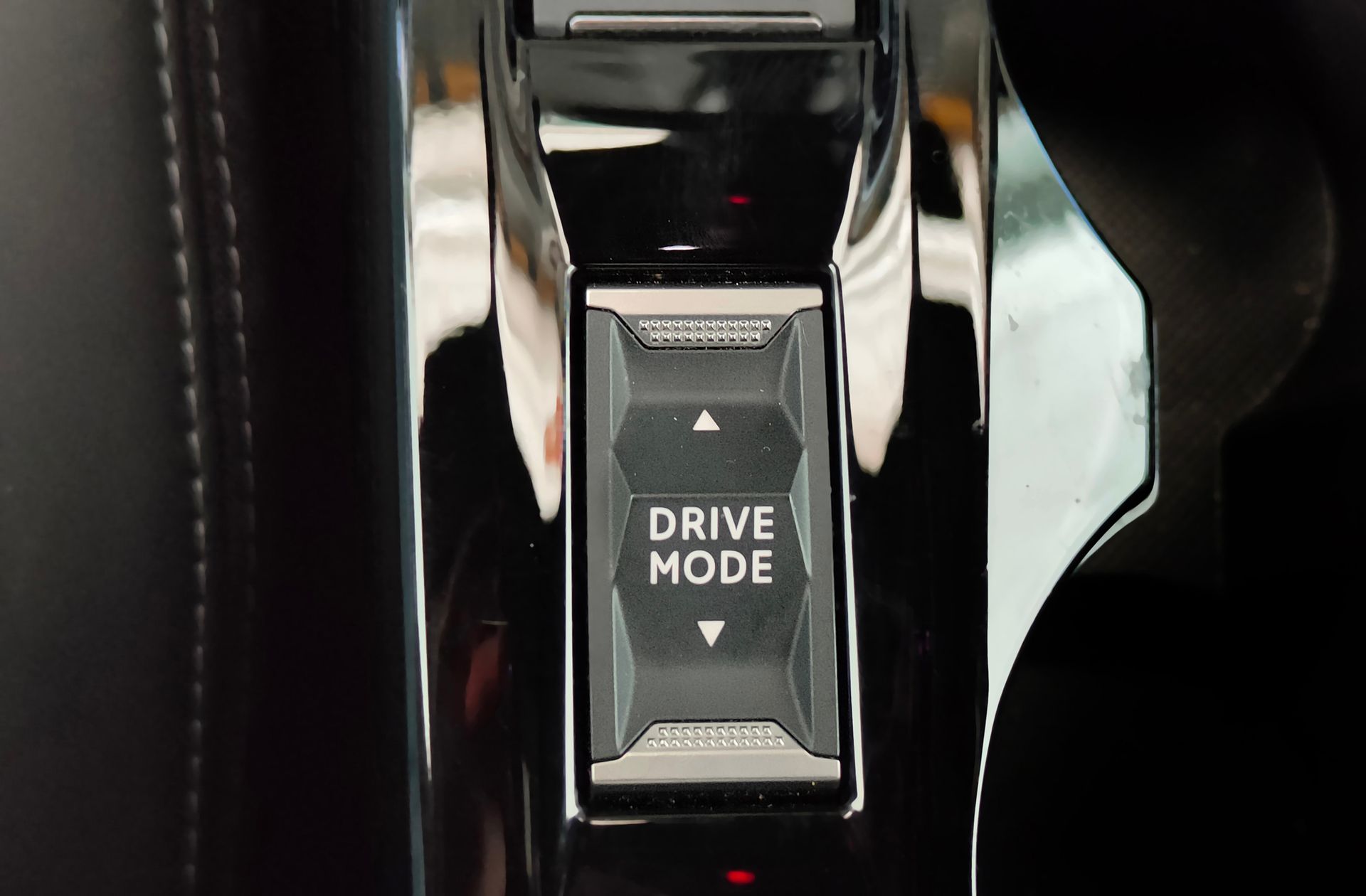 Peugeot 208 PureTech 130 GT Line EAT8 - foto 11