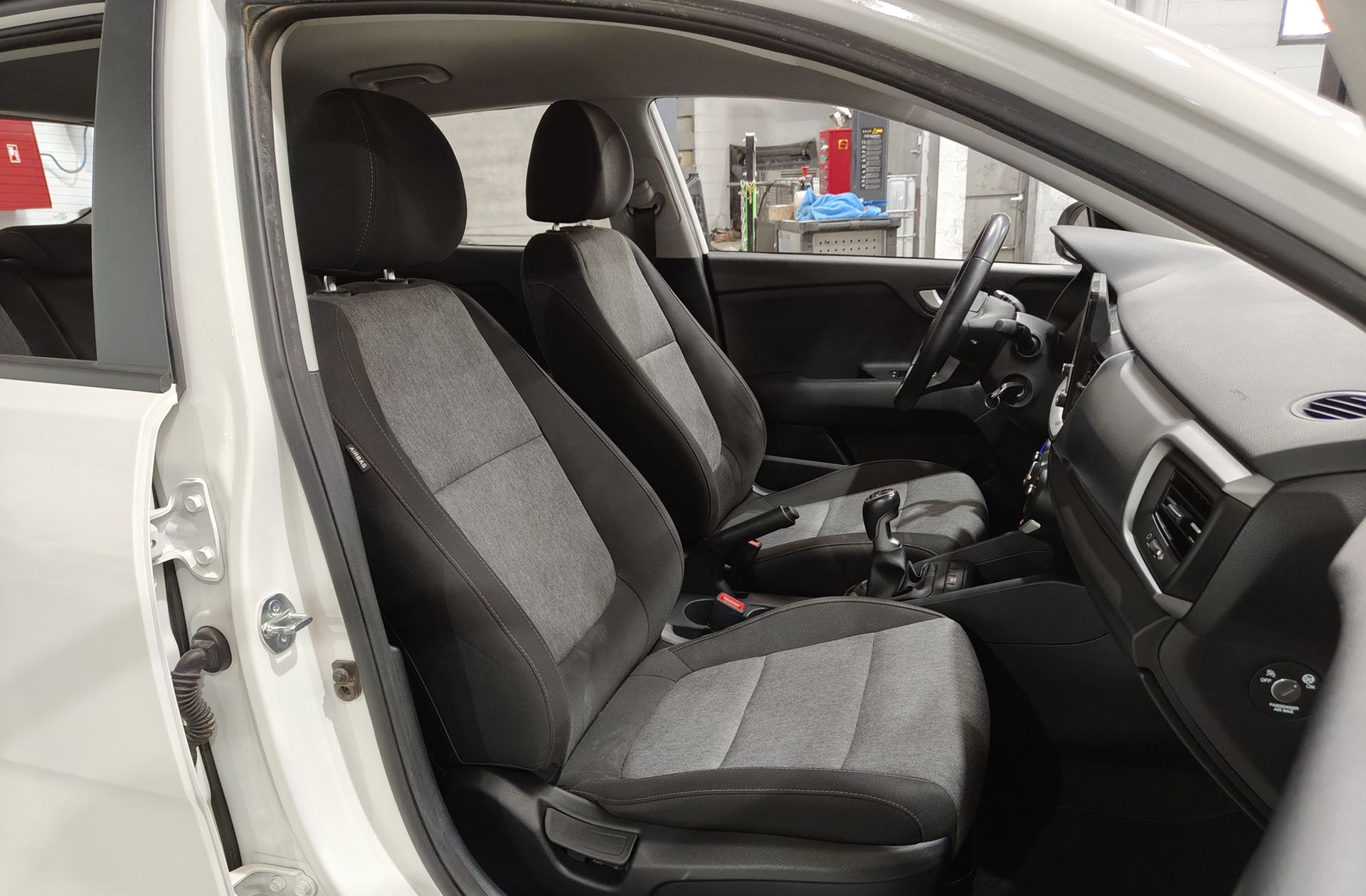 Kia Stonic 1.0 T-GDi MHEV Concept - foto 17