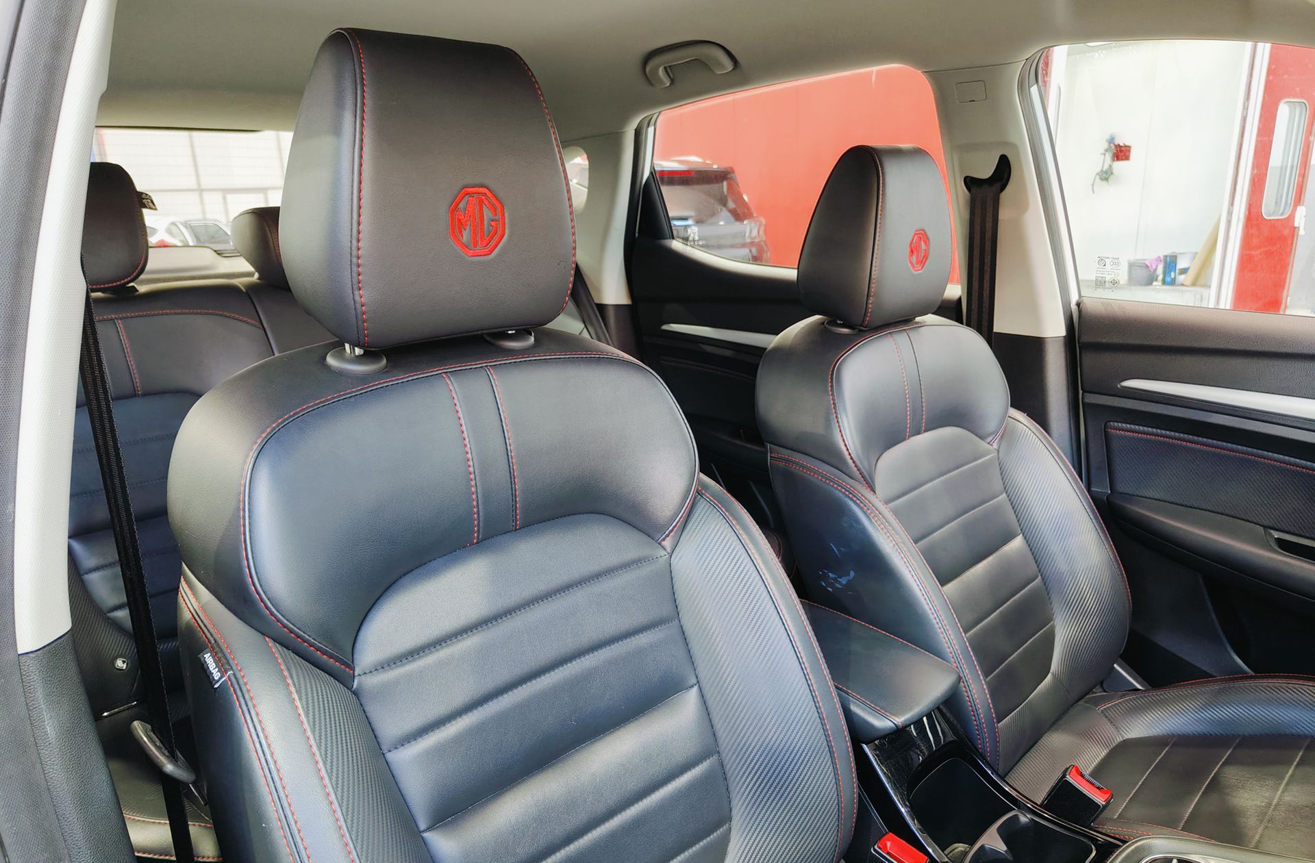 MG ZS 1.0T Luxury - foto 7