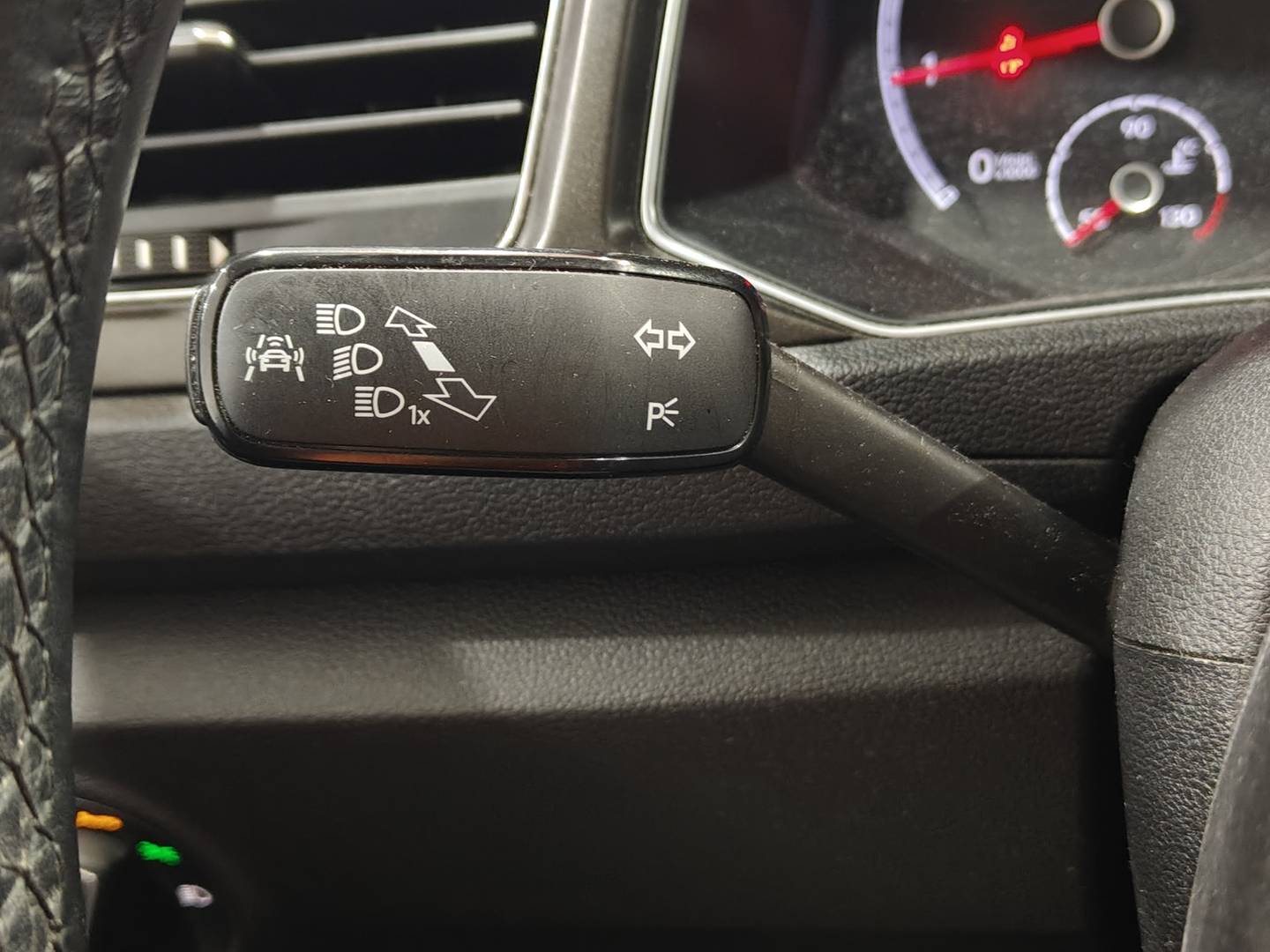 Foto Volkswagen T-Roc Volkswagen T-Roc Advance Style 1.0 TSI  (115 CV)