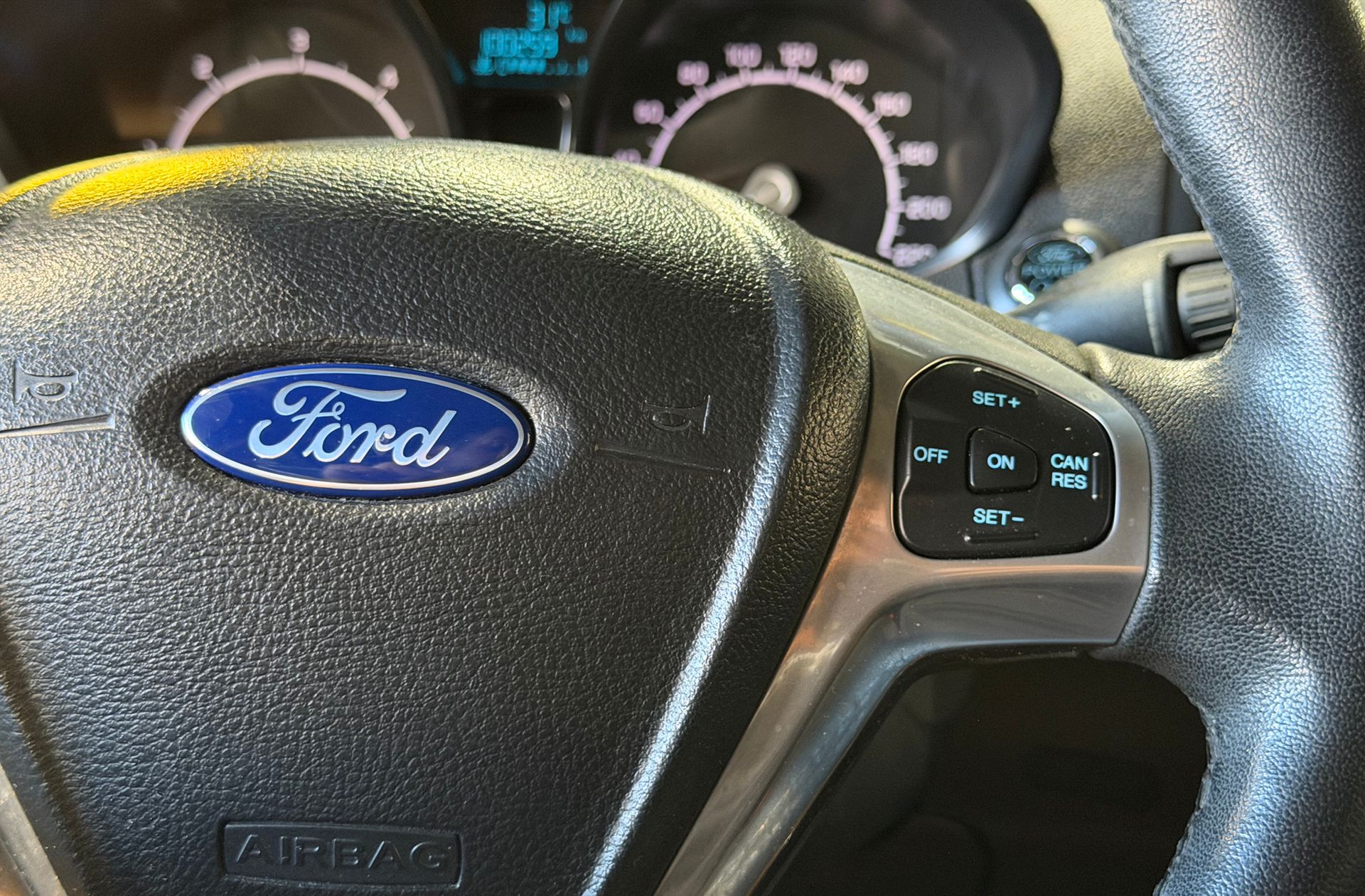 Ford EcoSport 1.5 TDCi Limited Edition - foto 25