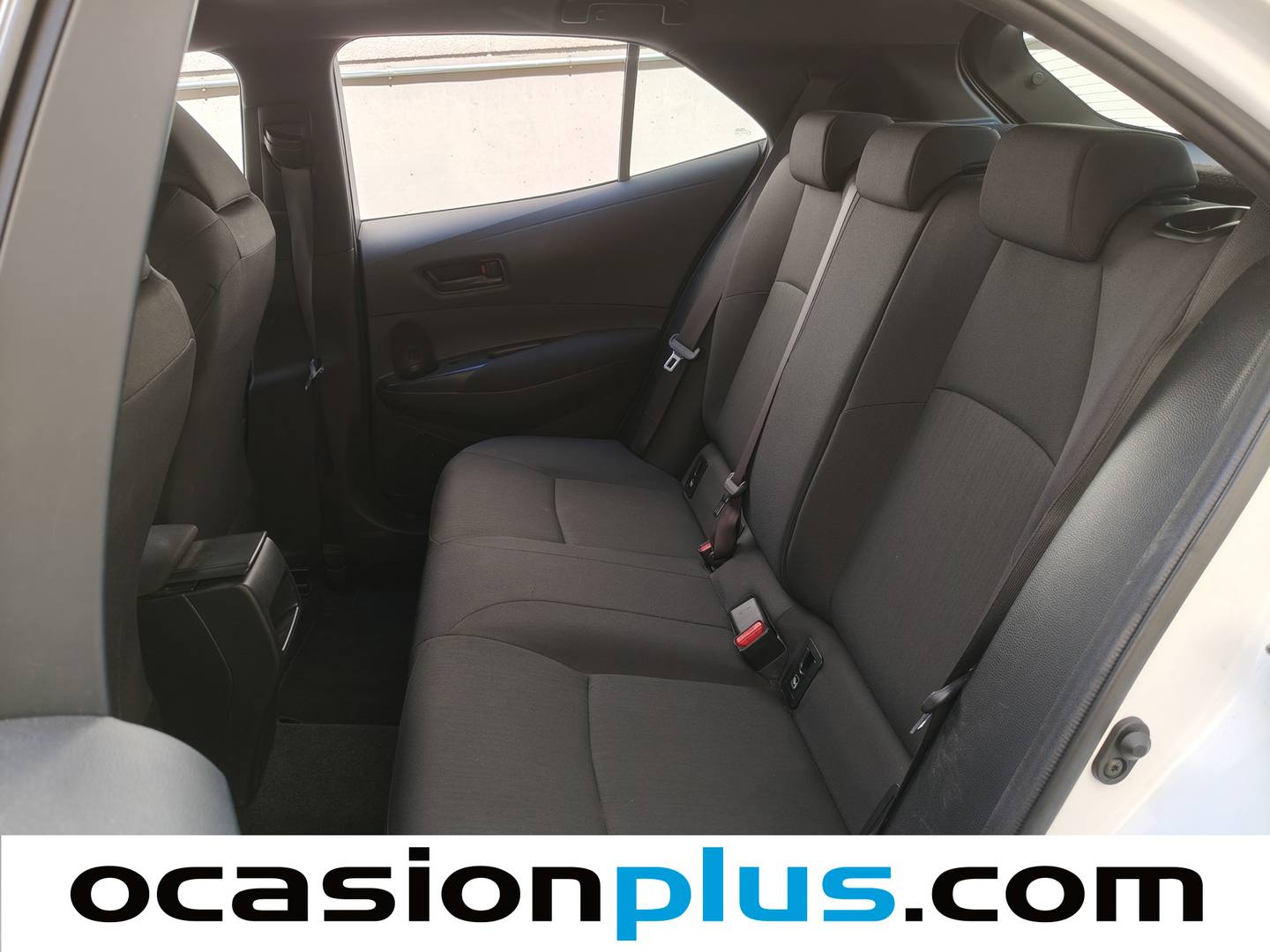 Foto asientos traseros Toyota Corolla Toyota Corolla 140H Business (140 CV)