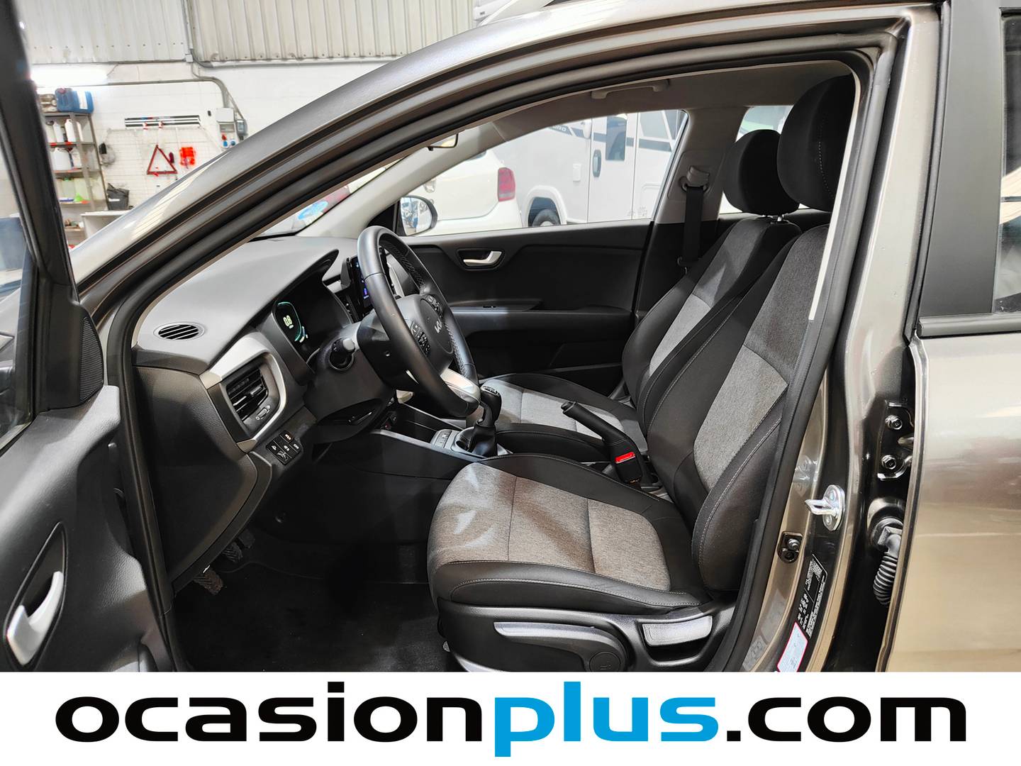 Foto asientos delanteros KIA Stonic KIA Stonic 1.0 T-GDi MHEV MT Concept (100 CV)