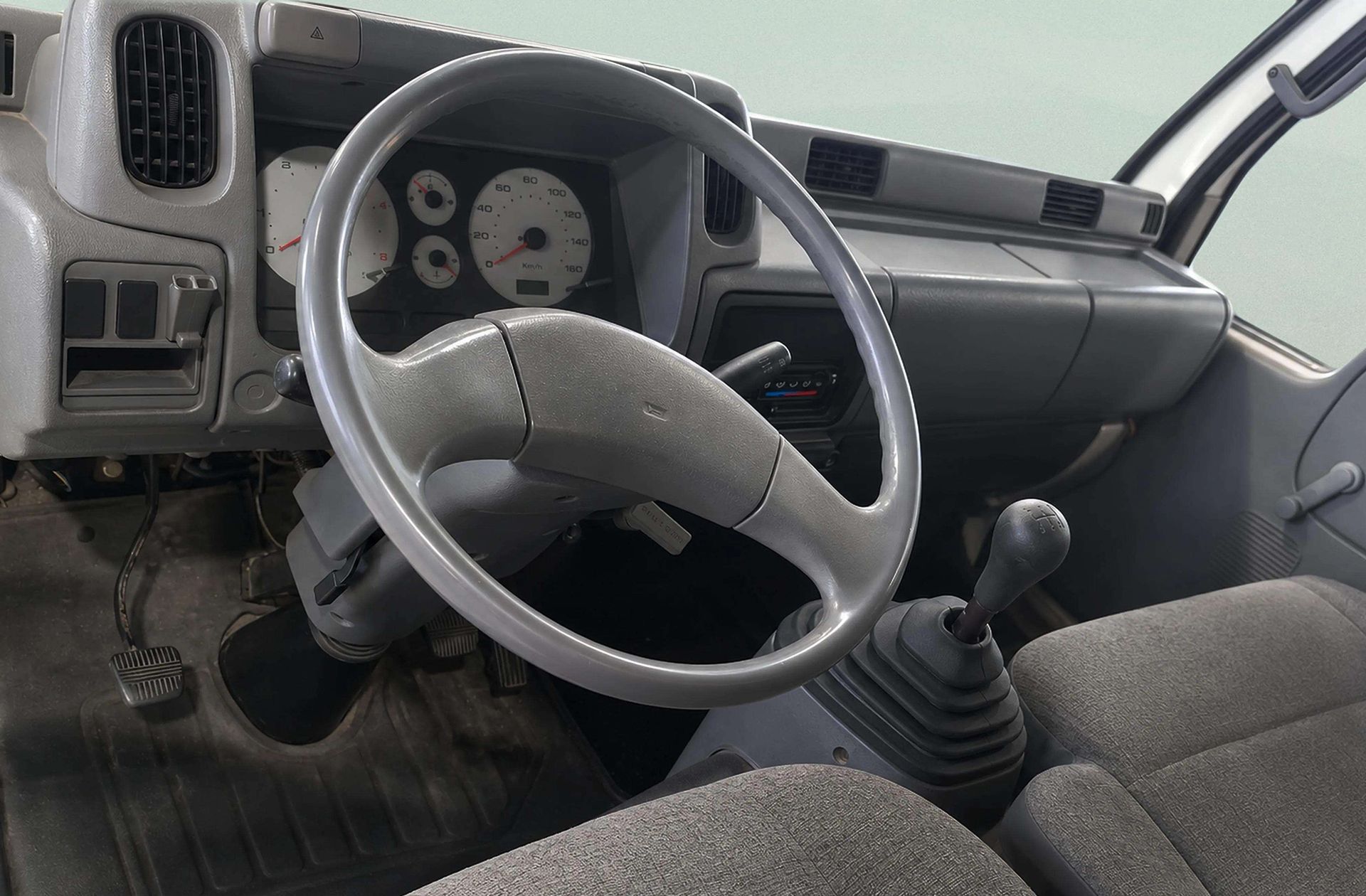 Nissan Cabstar E Chasis 3.0 TL 120.35/1 corta - foto 6