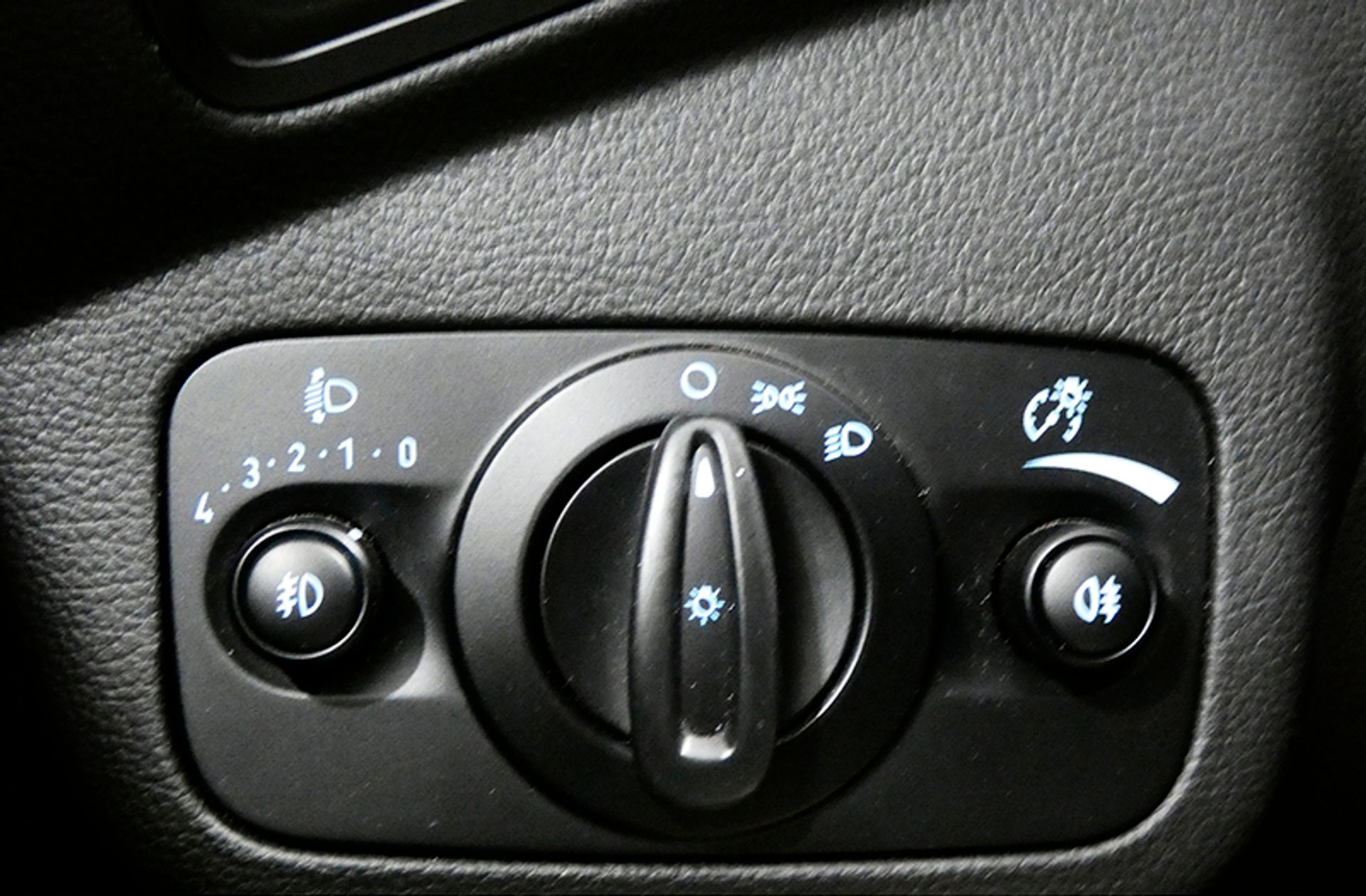 Ford Kuga 1.5 EcoBoost Trend 4x2 - foto 29