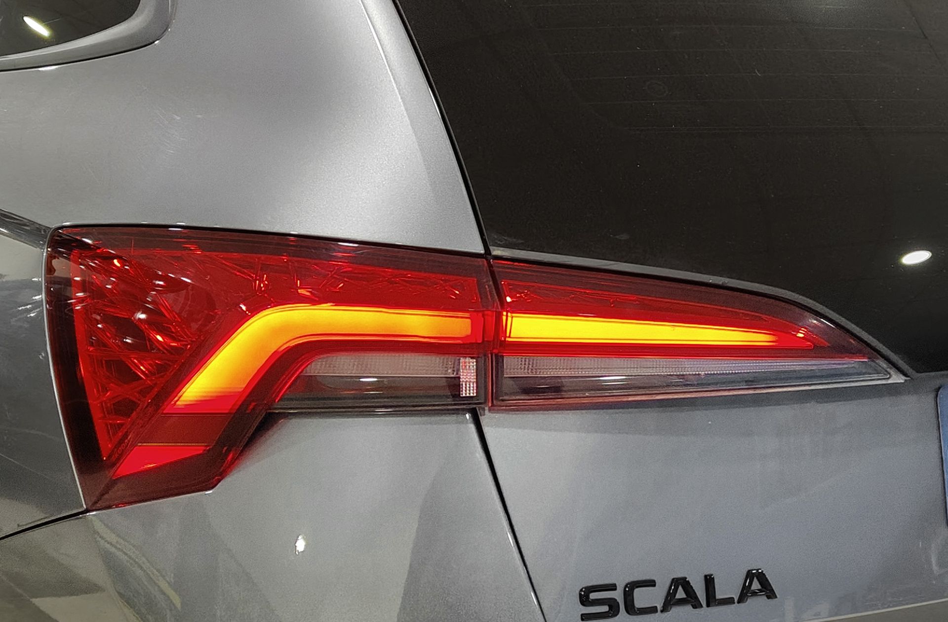 Škoda Scala 1.5 TSI Montecarlo DSG - foto 19