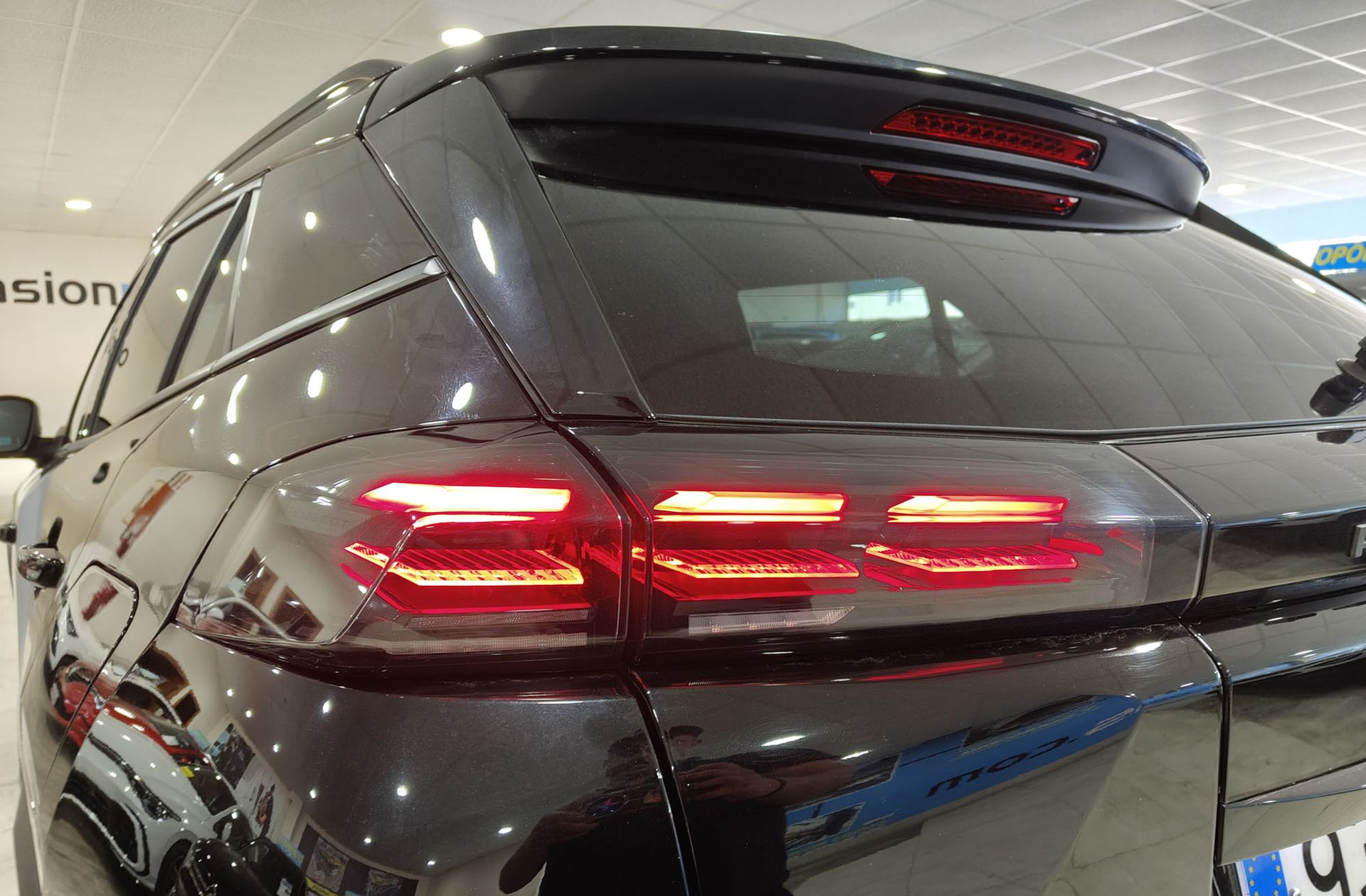 Peugeot 2008 Allure Hybrid eDCS6 - foto 16