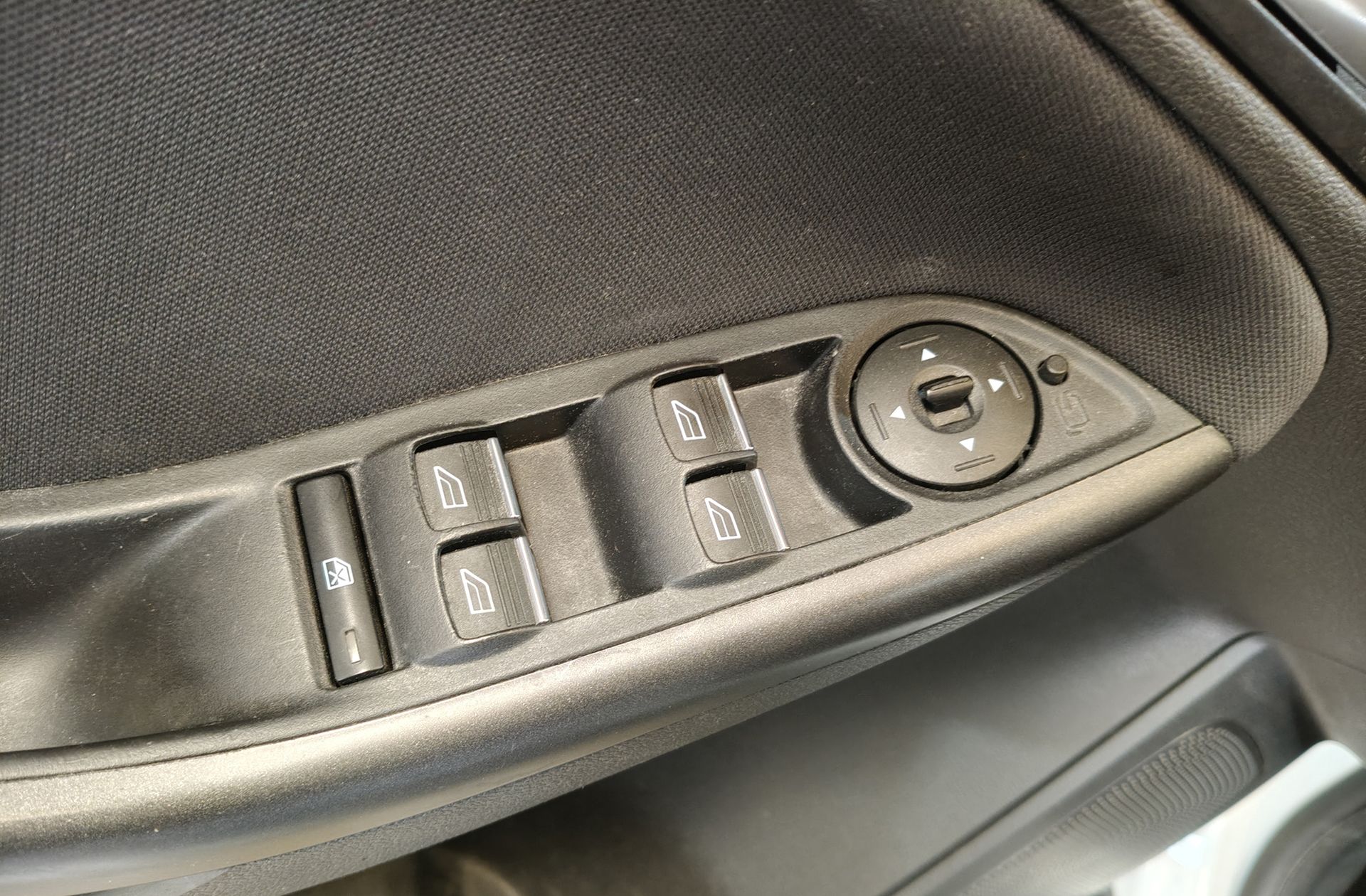 Ford Focus 1.0 EcoBoost Business - foto 30