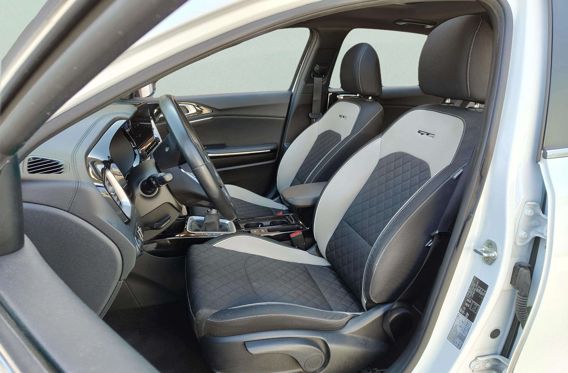 Kia Ceed 1.6 CRDi GT Line - foto 12
