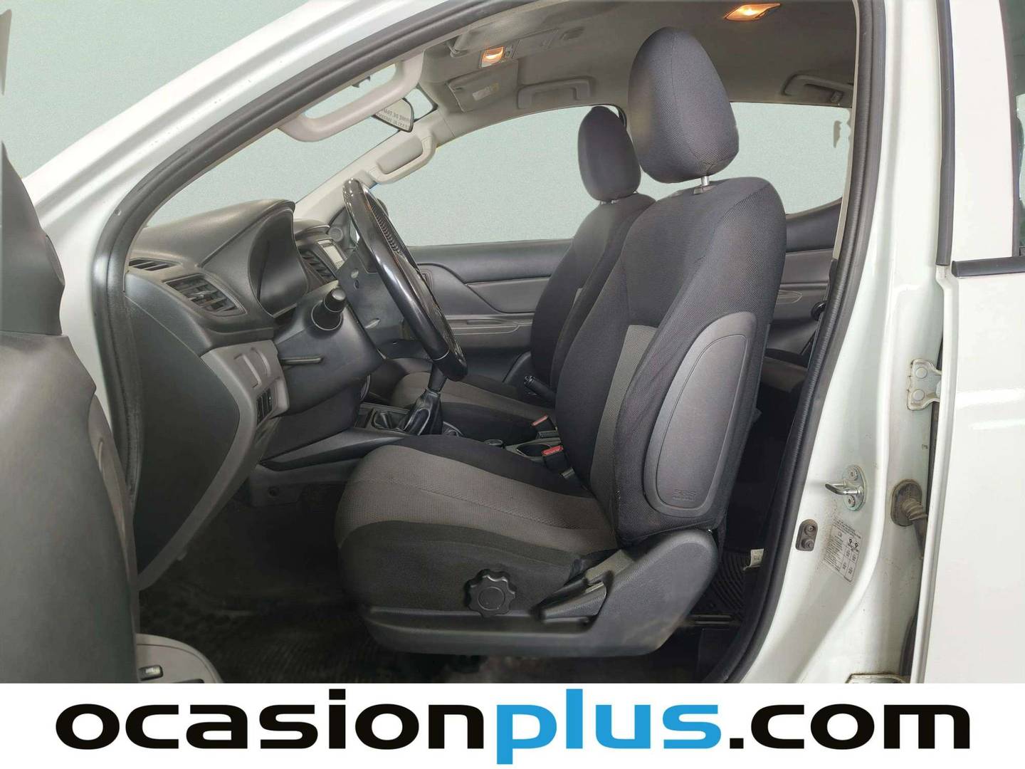 Foto asientos delanteros Mitsubishi L200 Mitsubishi L200 2.5DI-D Double Cab M-PRO (154 CV)