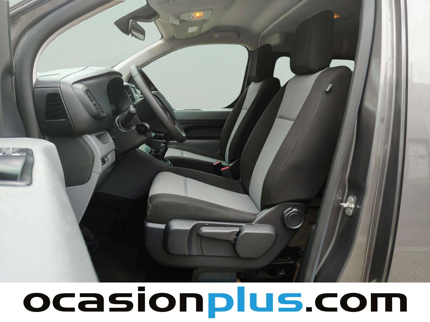 Foto asientos delanteros Opel Vivaro Opel Vivaro Combi 1.5 Diesel M Standard Express (120 CV) Semi-camperizada 4 Plazas
