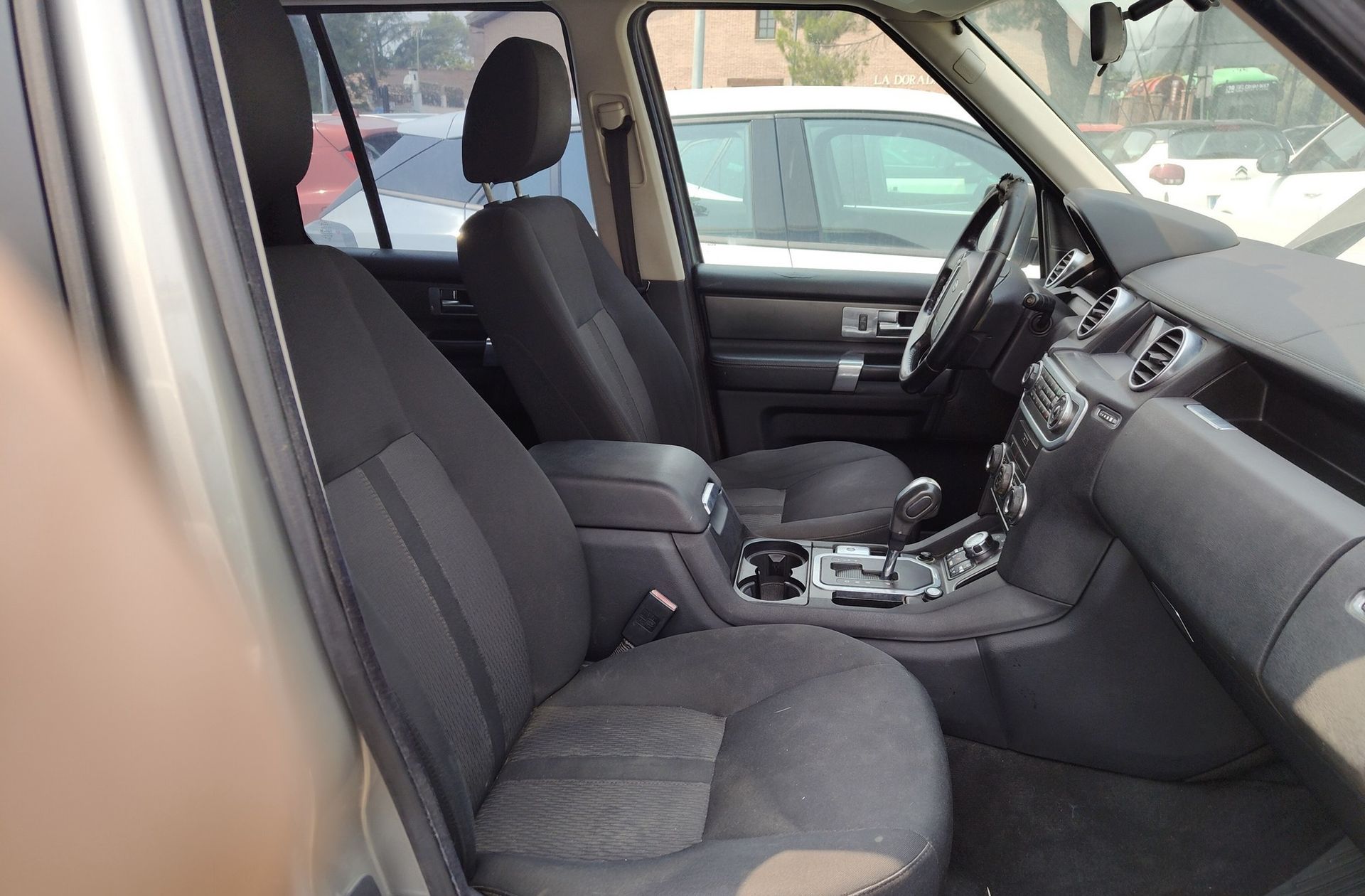 Land Rover Discovery 3.0 TDV6 S - foto 12