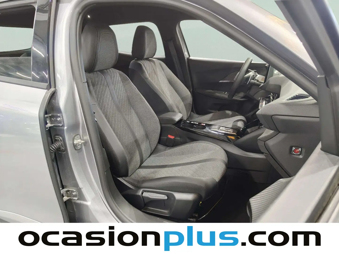 Foto Peugeot 2008 Peugeot 2008 Allure Hybrid eDCS6 (136 CV)