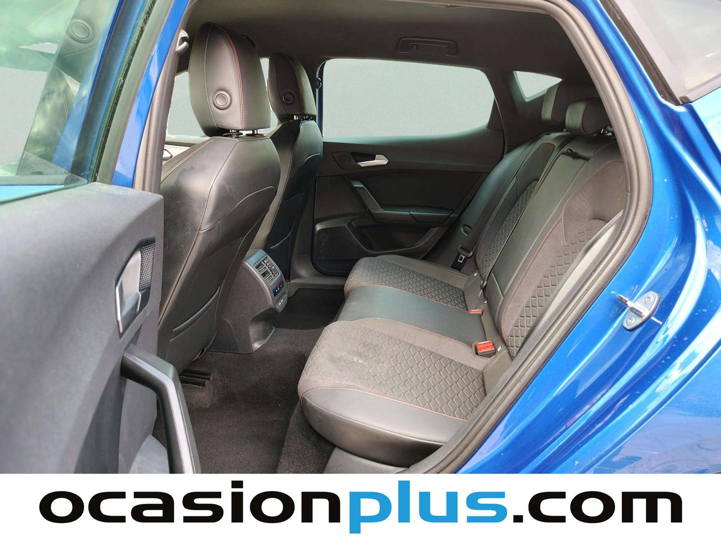 Foto asientos traseros Seat León Seat León 1.0 eTSI S&S FR 25 Aniversario DSG (110 CV)