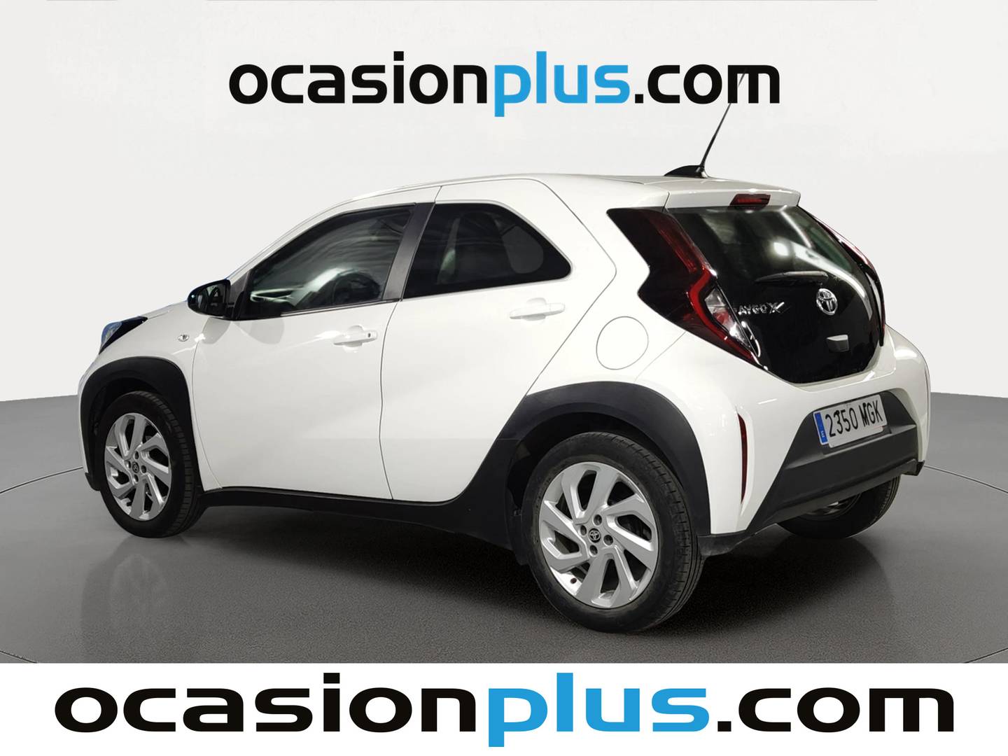 Foto trasera Toyota Aygo X Cross Toyota Aygo X Cross 1.0 VVT-I Play (72 CV) izquierda