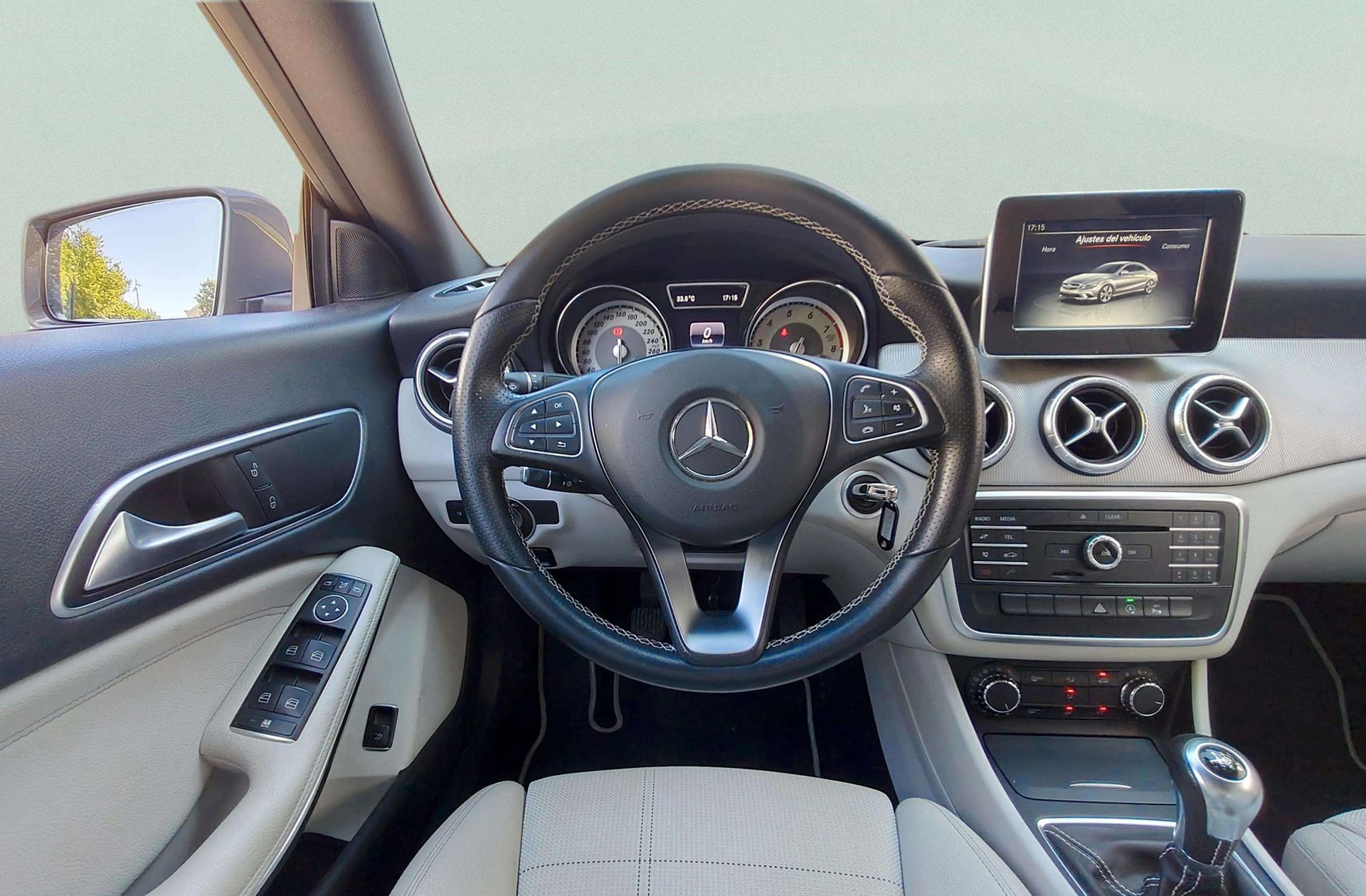 Mercedes-Benz CLA 200 - foto 18