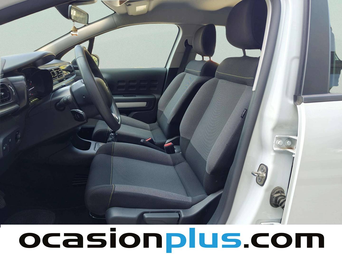 Foto asientos delanteros Citroën C3 Citroën C3 BlueHDi 100 S&S Live Pack (100 CV)