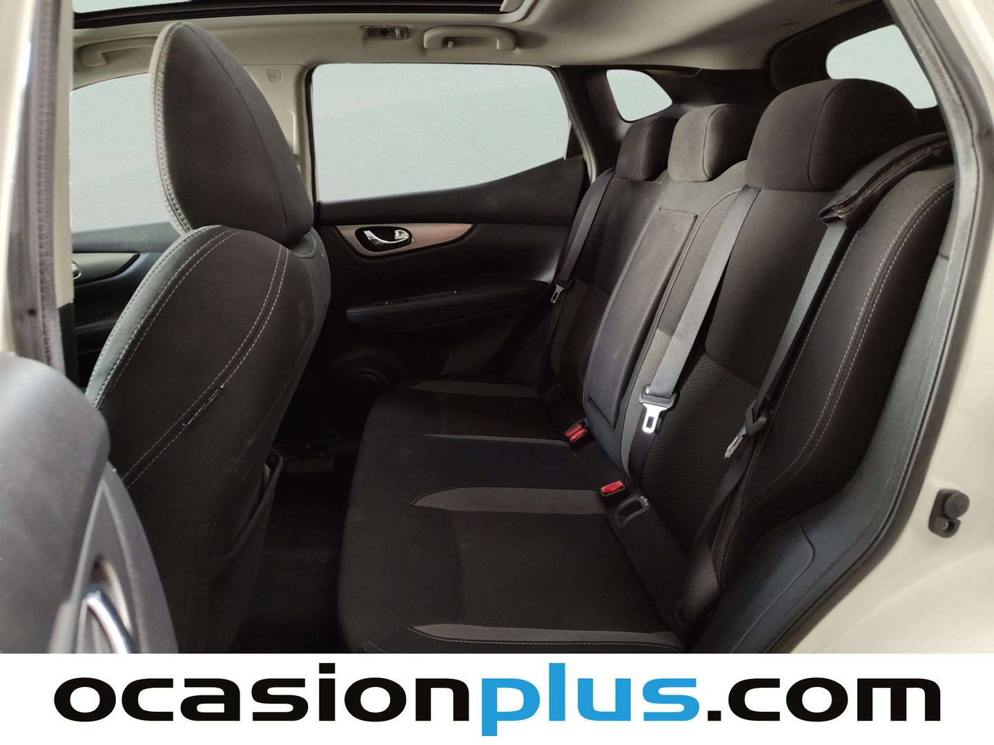 Foto asientos traseros Nissan QASHQAI Nissan Qashqai DIG-T 140 N-Connecta 4x2 (140 CV)