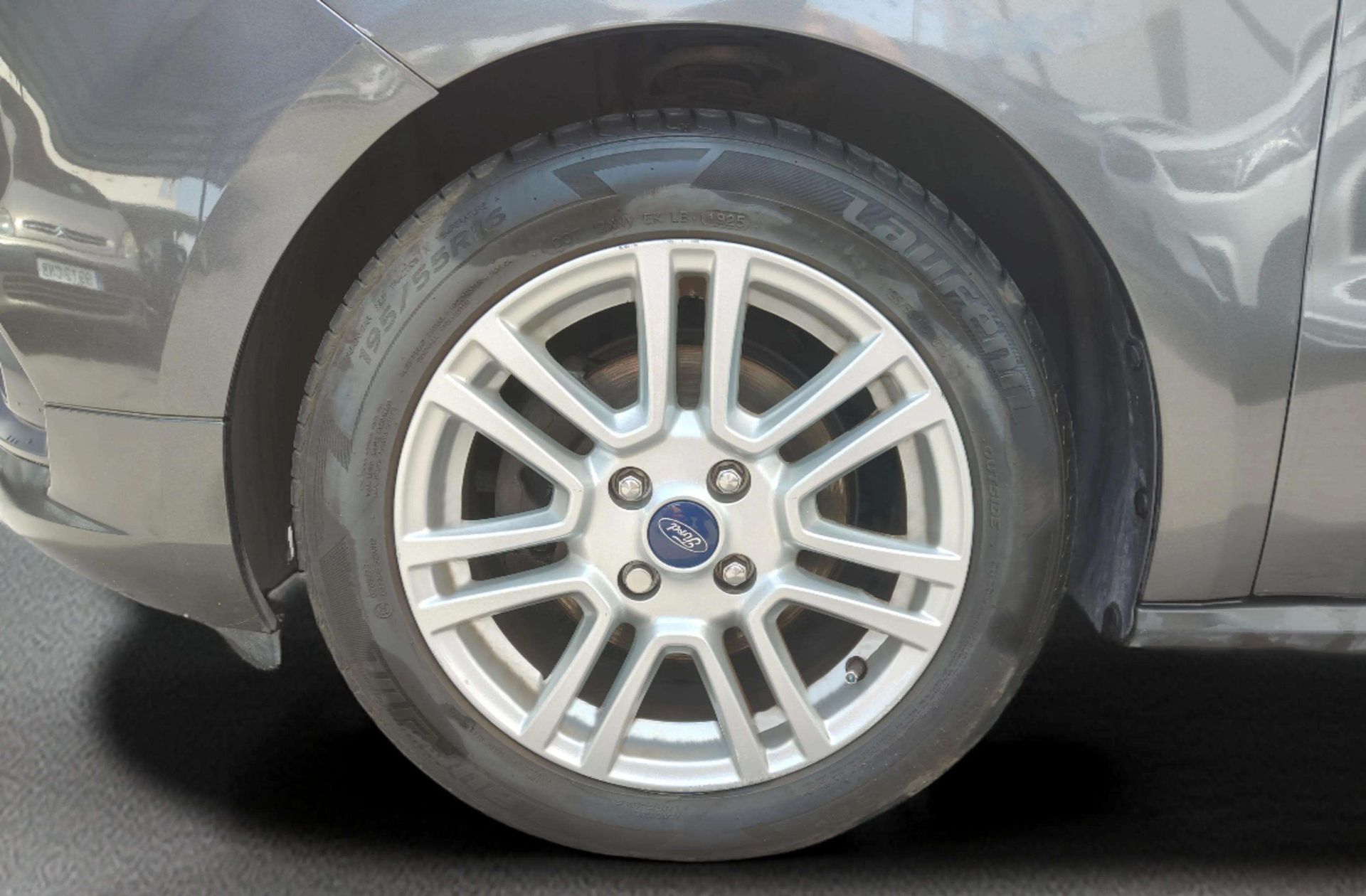 Ford Tourneo Courier 1.0 EcoBoost Titanium - foto 33