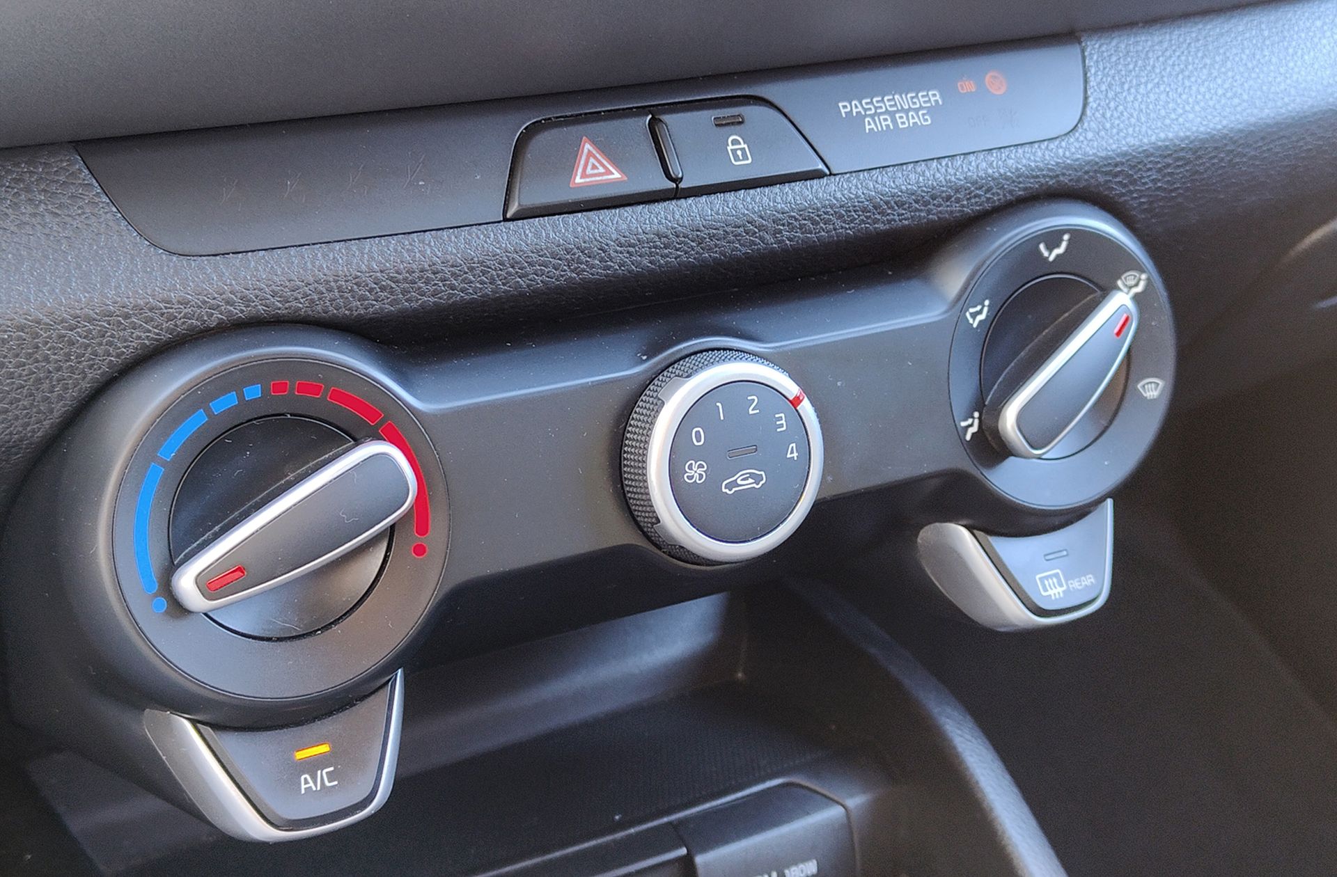 Kia Stonic 1.6 CRDi VGT Eco-D Concept - foto 24