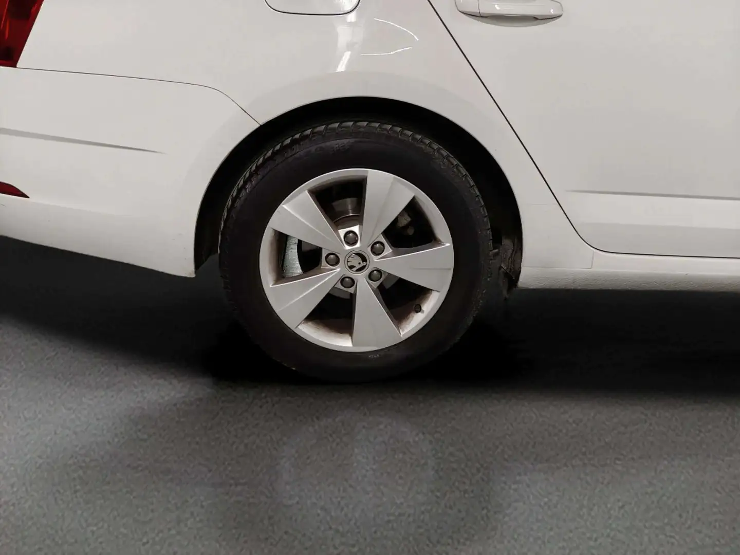 Foto Skoda Octavia Skoda Octavia Combi 1.6 TDI CR Ambition (115 CV)