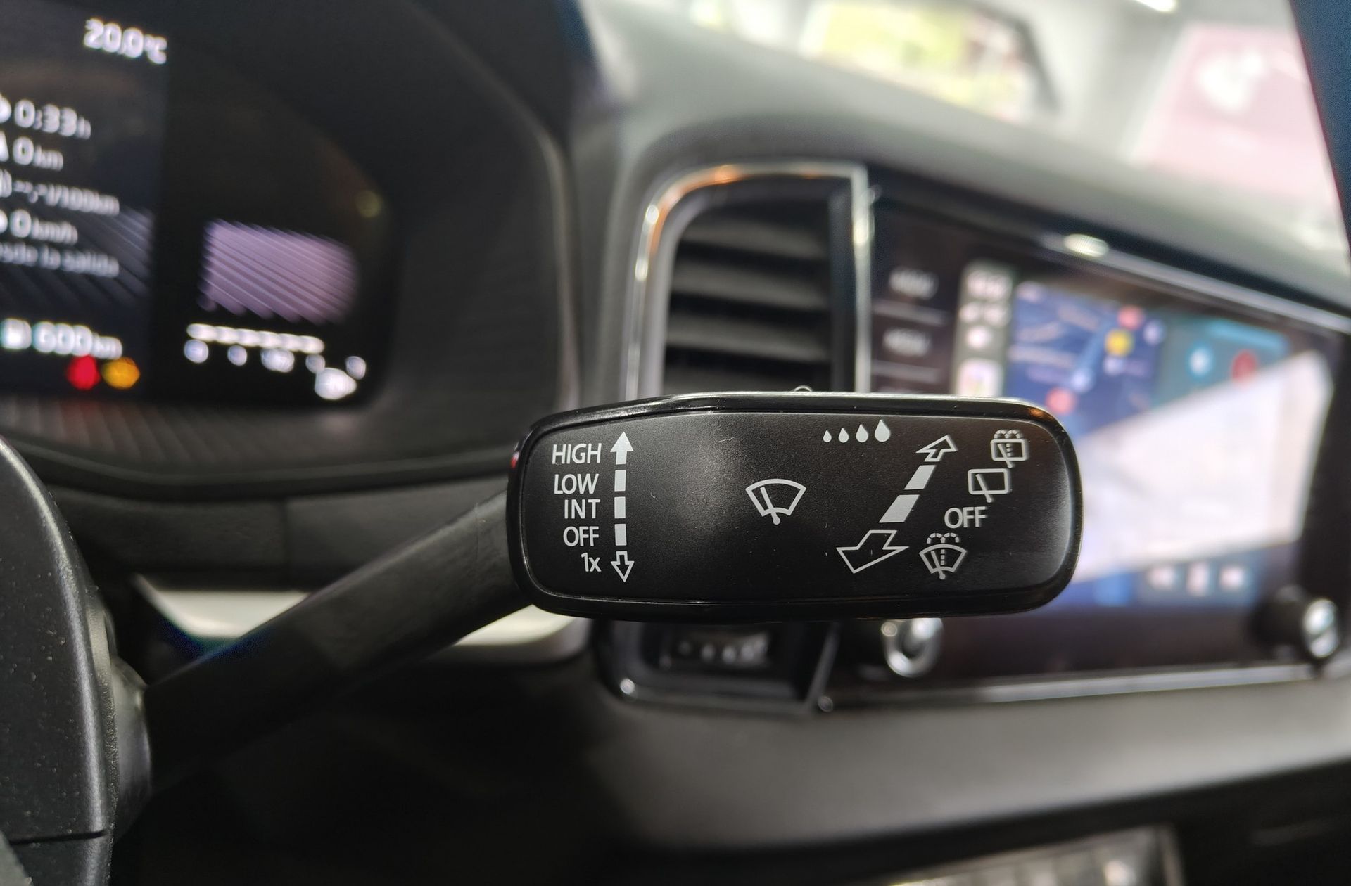 Škoda Karoq 2.0 TDI Selection - foto 30