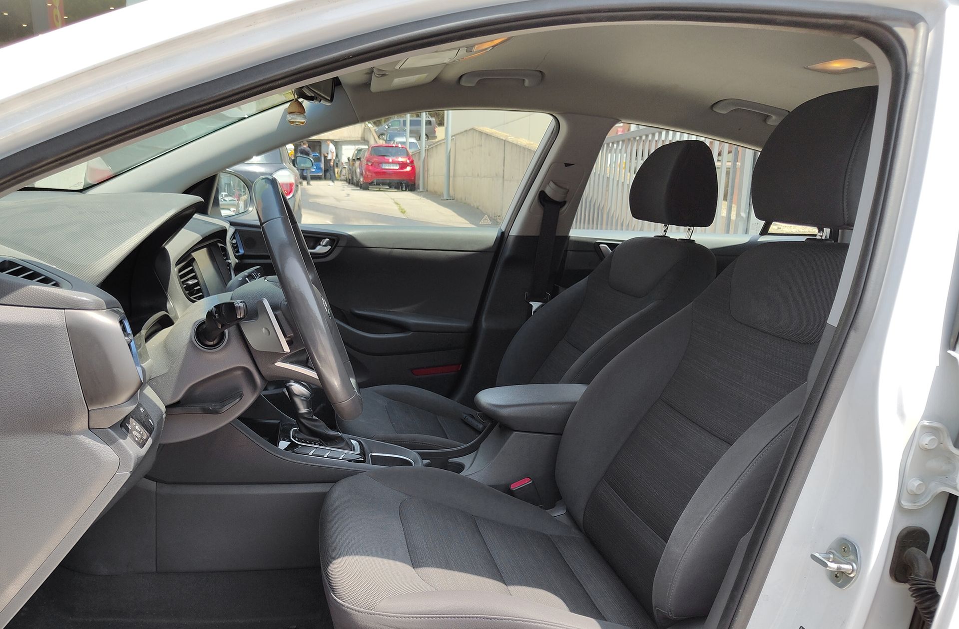 Hyundai Ioniq 1.6 GDI HEV Tecno DCT - foto 12