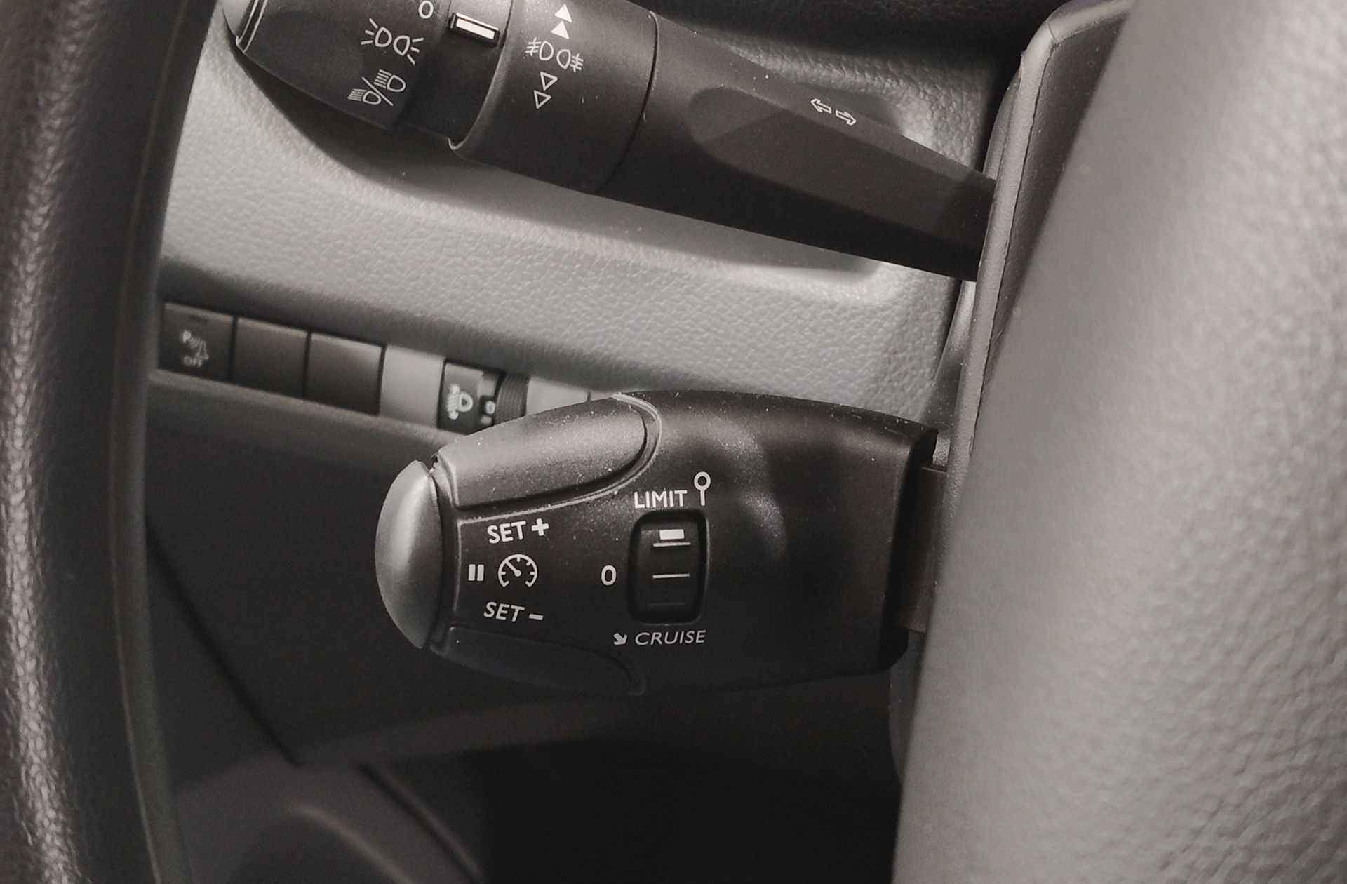 Peugeot Expert Furgon BlueHDi 120 Pro Standard - foto 17