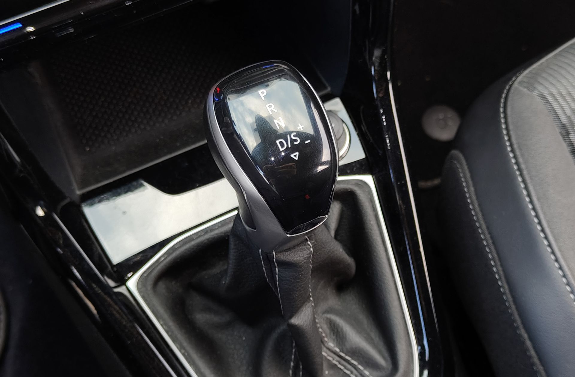 Volkswagen T-Cross R-Line 1.0 TSI DSG - foto 6