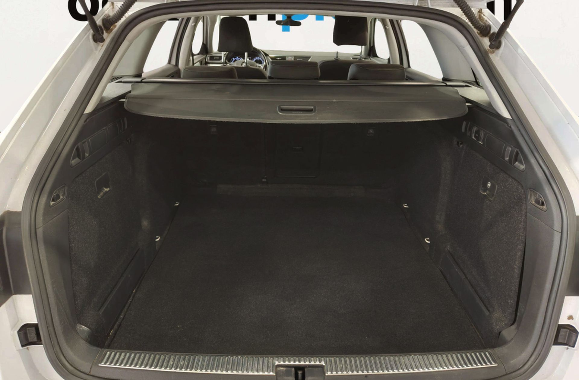 Škoda Superb Combi 2.0 TDI Ambition - foto 17