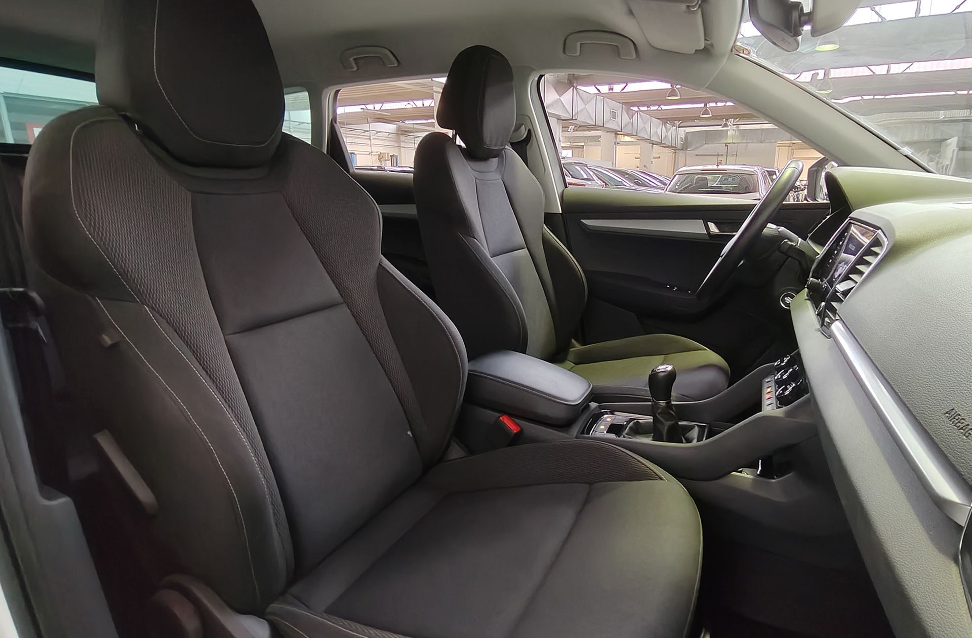 Škoda Karoq 2.0 TDI Selection - foto 17