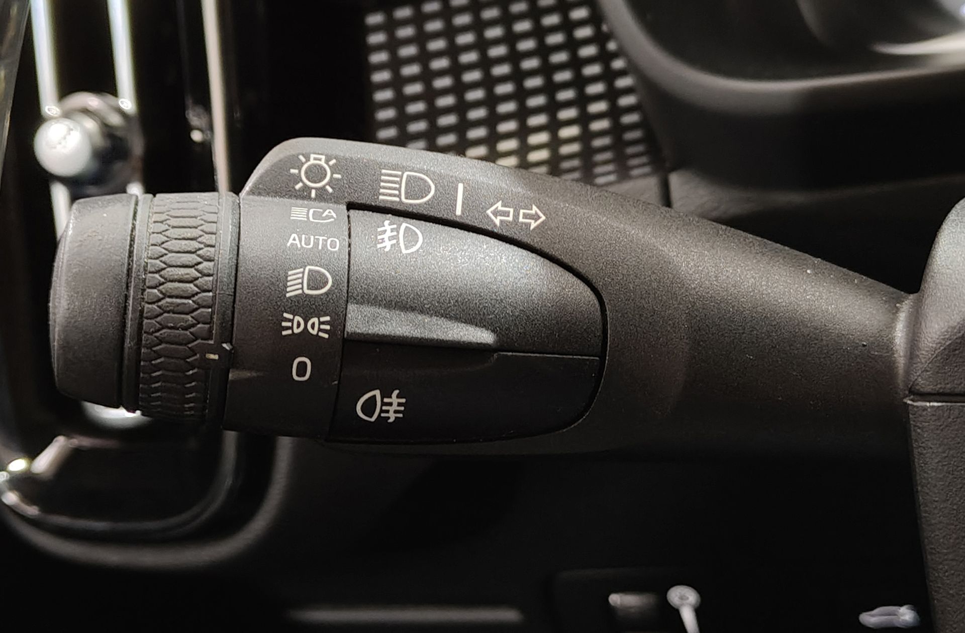 Volvo XC40 D4 R-Design AWD - foto 24