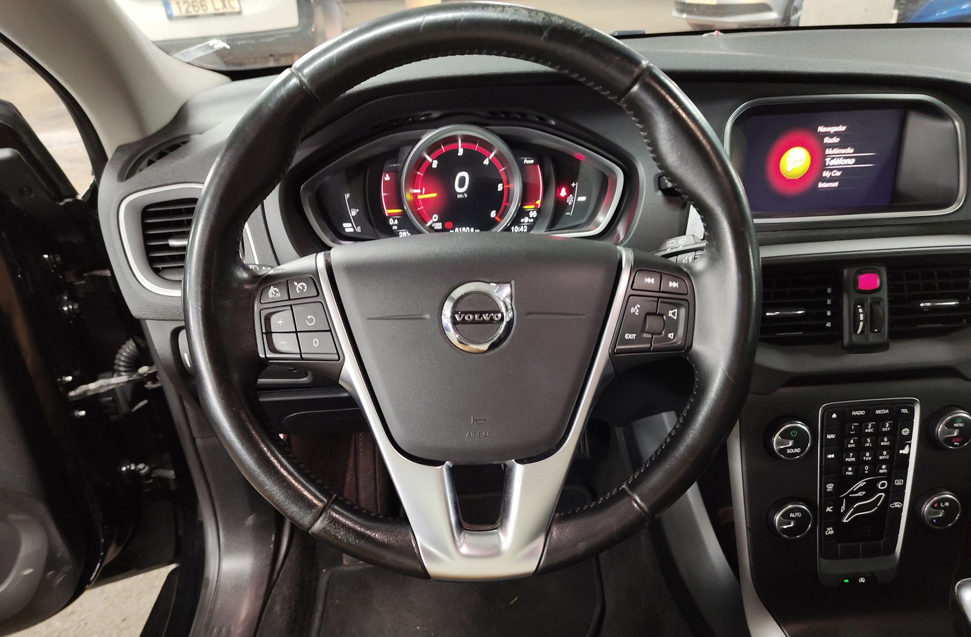 Volvo V40 2.0 D3 Momentum - foto 18