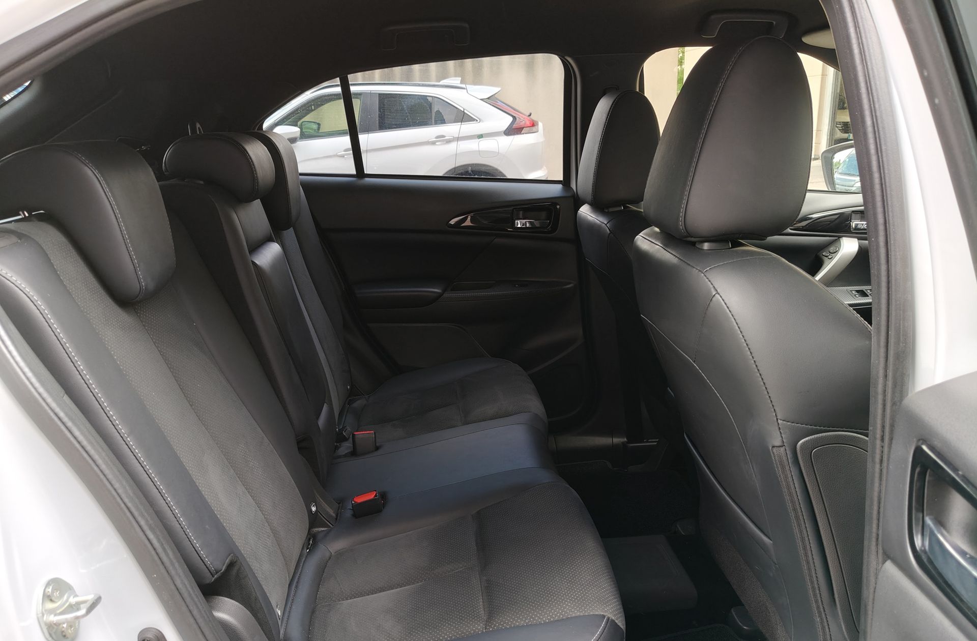 Mitsubishi Eclipse Cross 2.4 PHEV Kaiteki 4WD - foto 17