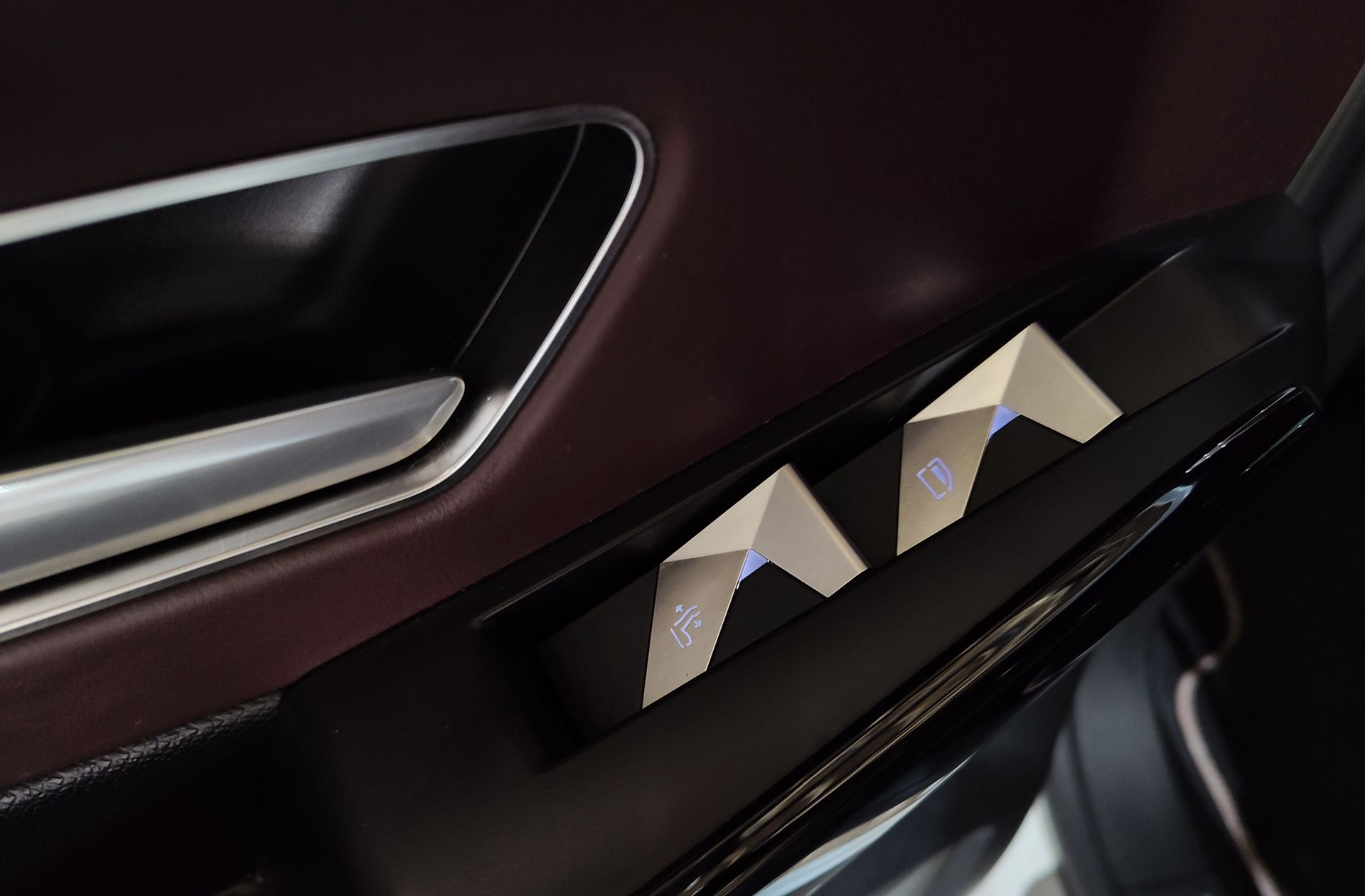 DS DS 7 Crossback La Première THP EAT8 - foto 28