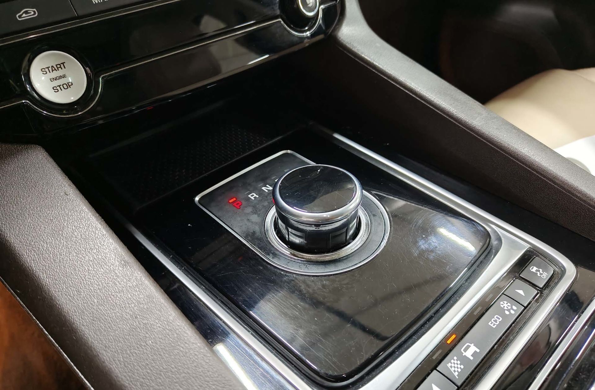 Jaguar F-Pace 2.0T i4 Prestige AWD - foto 5